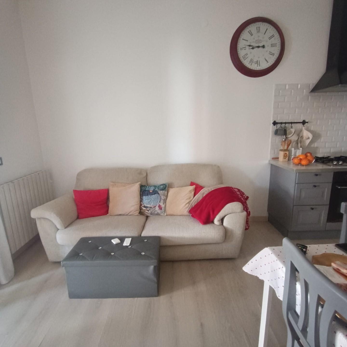 Trilocale arredato in affitto, Carrara avenza