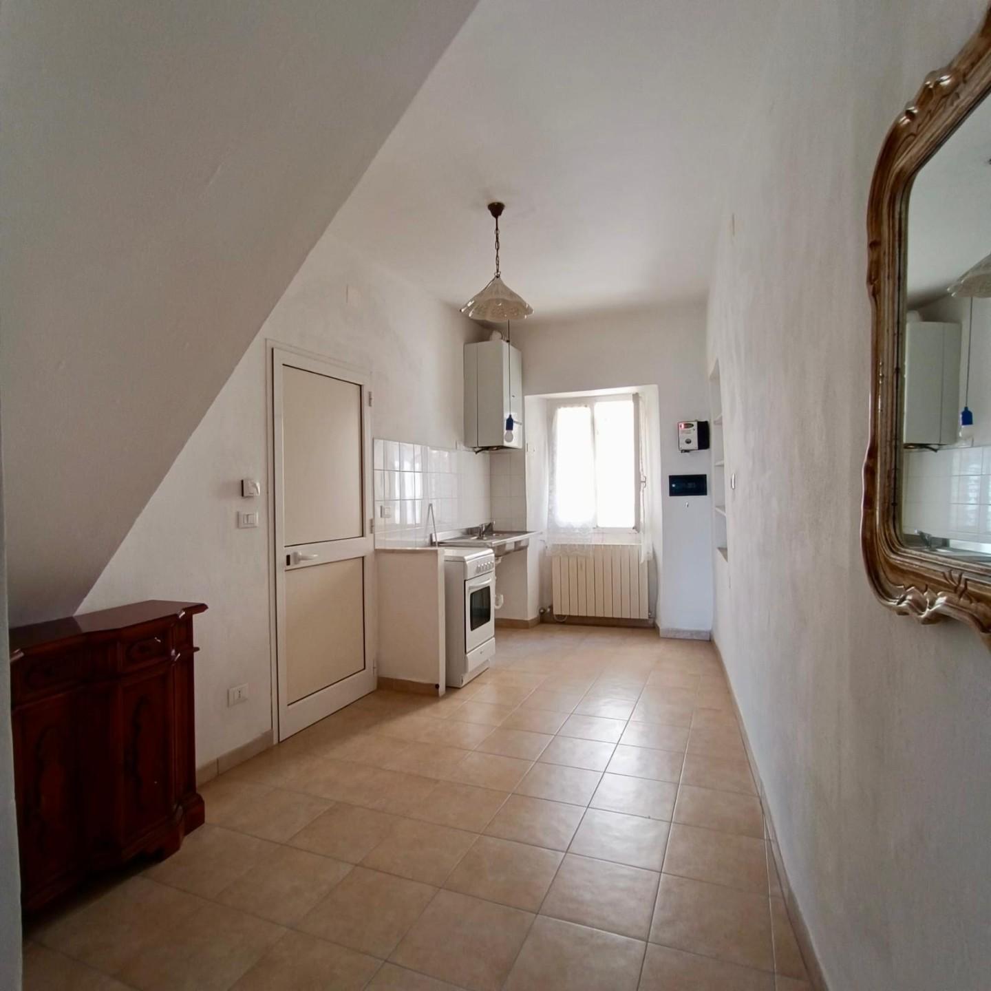 Bilocale ristrutturato, Massa antona