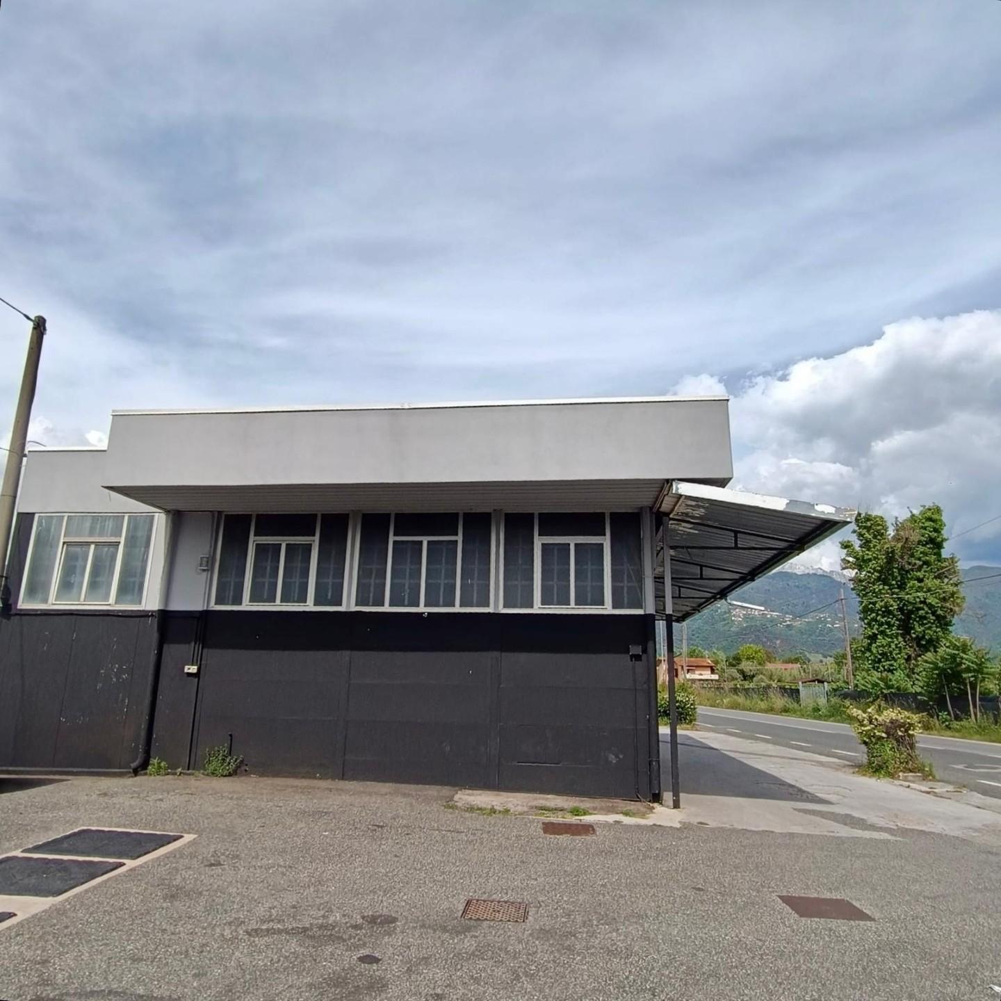 Capannone in affitto, Massa ronchi