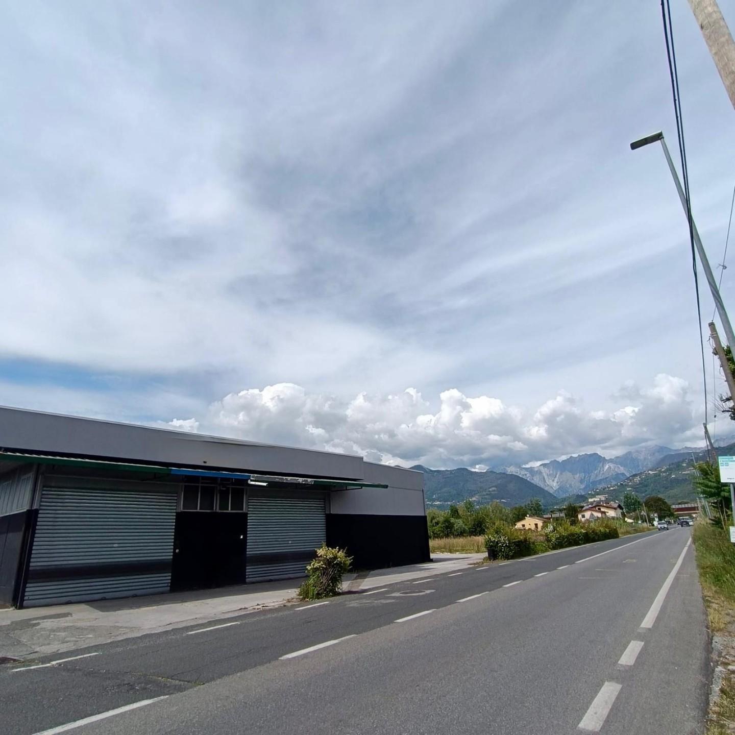 Capannone in affitto, Massa ronchi