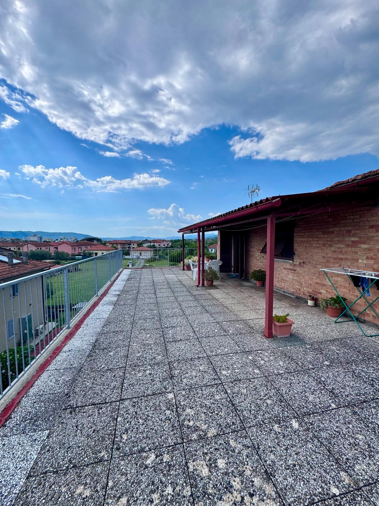 Casa indipendente con giardino, Carrara avenza