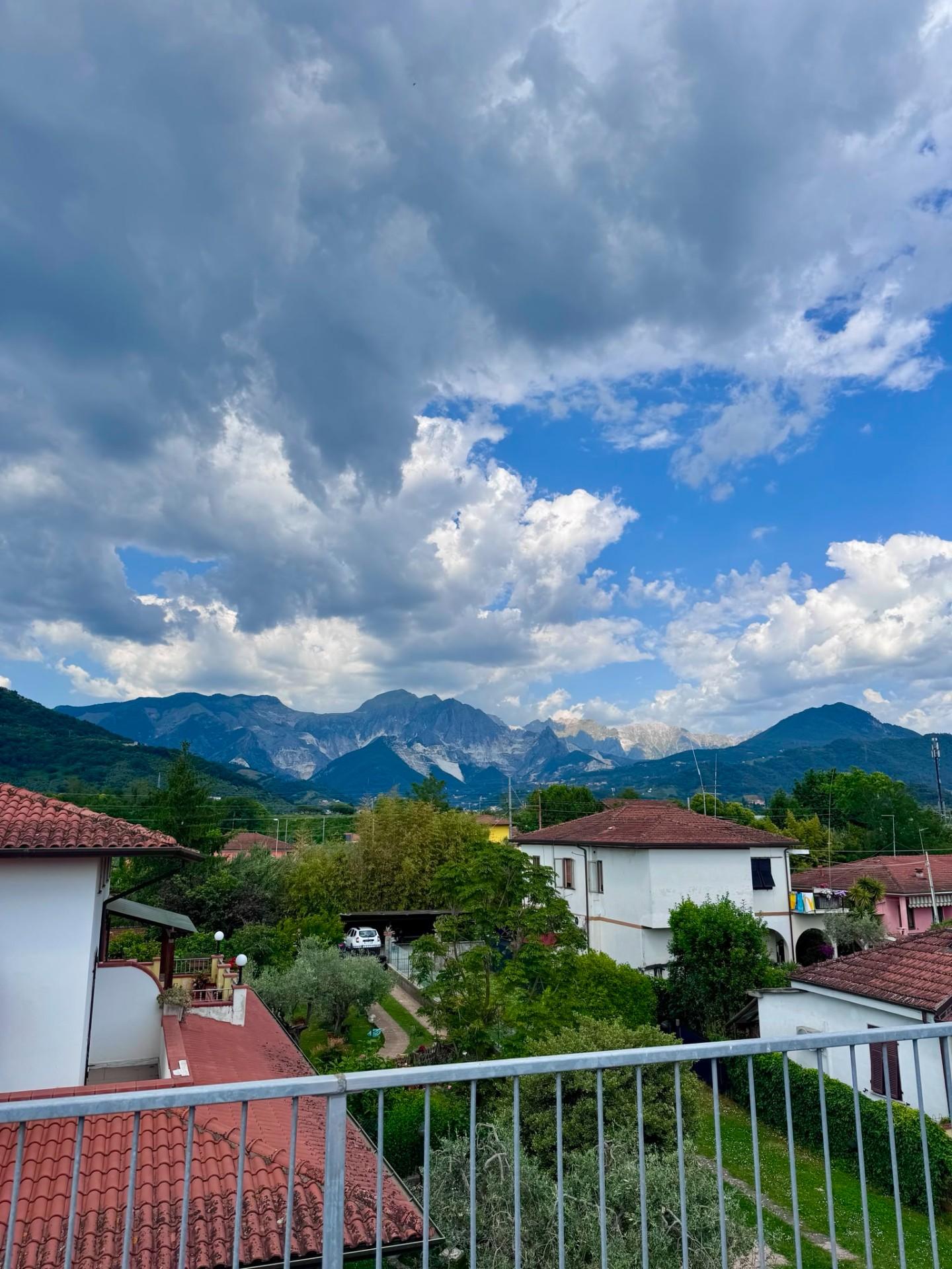 Casa indipendente con giardino, Carrara avenza