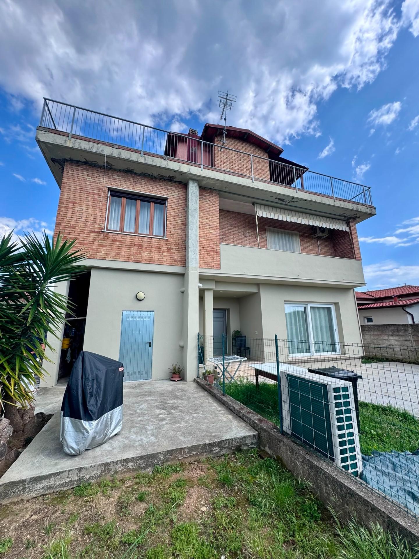 Casa indipendente con giardino, Carrara avenza
