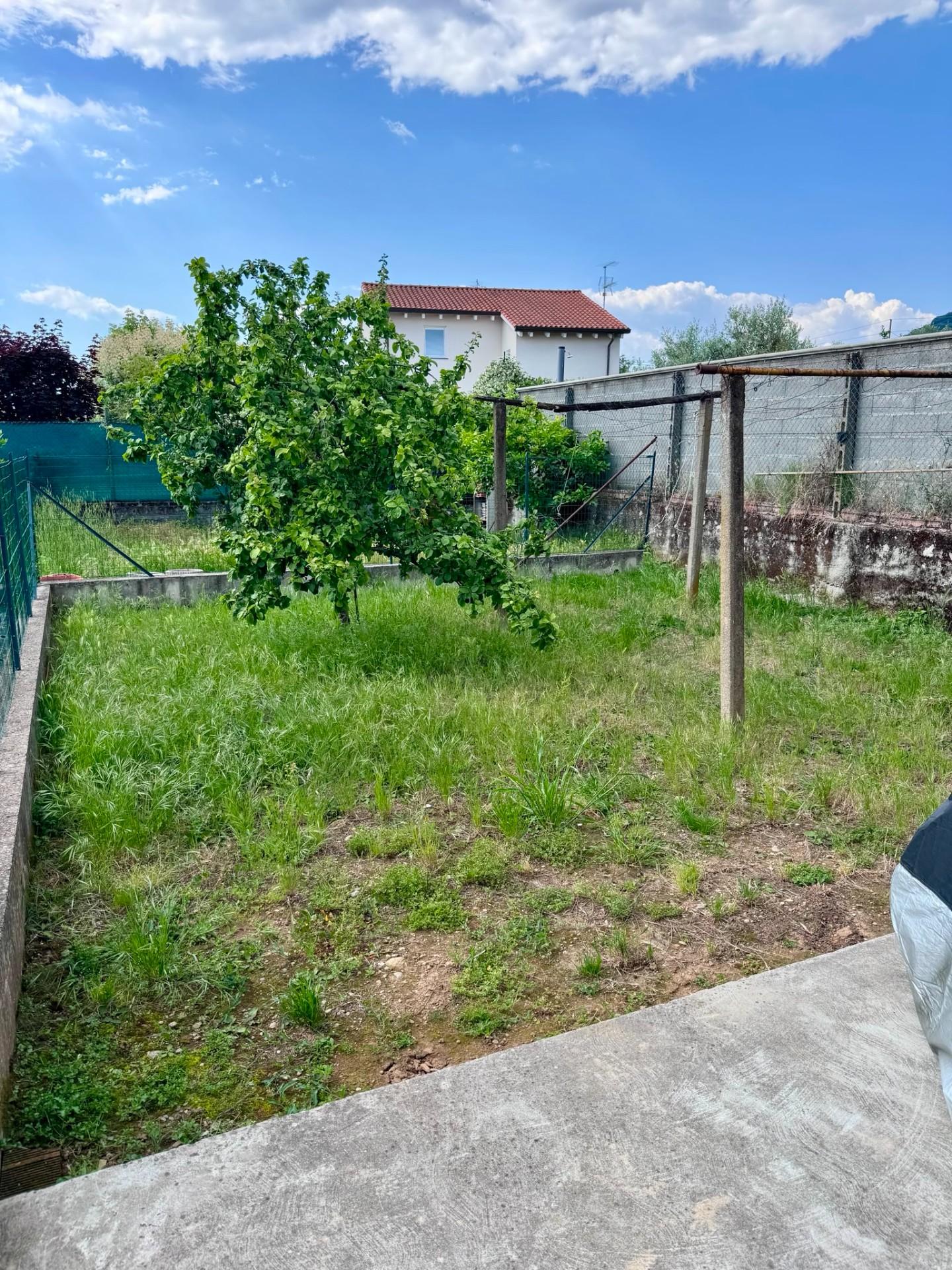 Casa indipendente con giardino, Carrara avenza