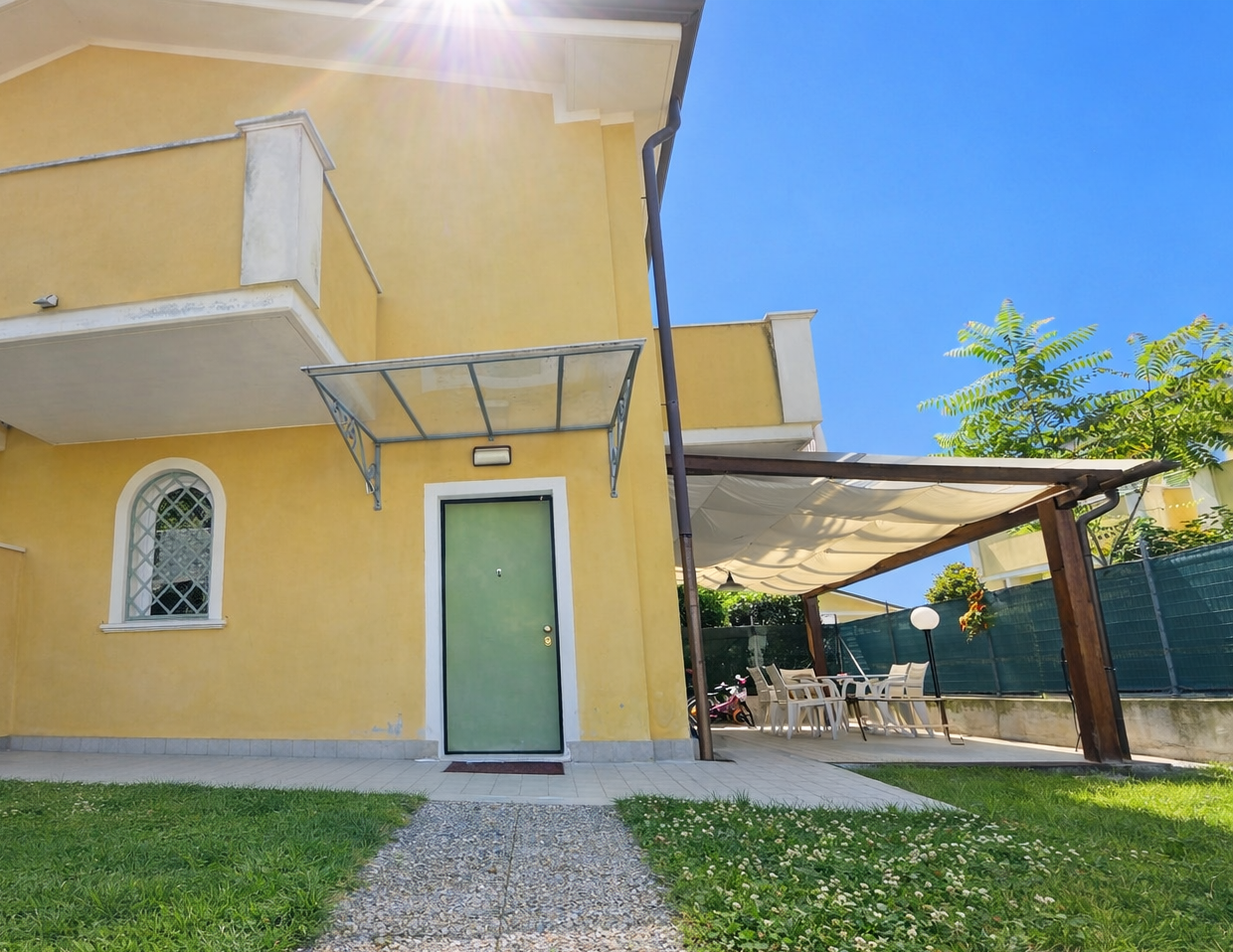 Villa con giardino, Massa quercioli