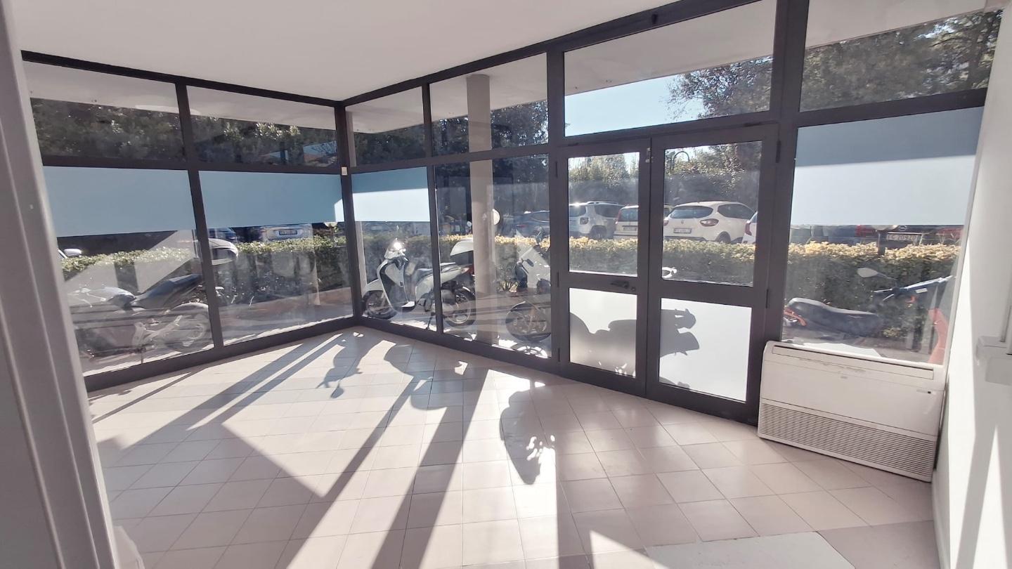 Locale commerciale in vendita a Viareggio