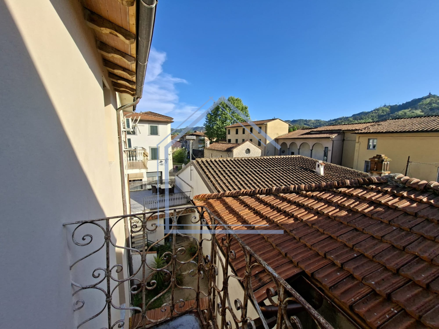 Casa indipendente da ristrutturare, Camaiore centro