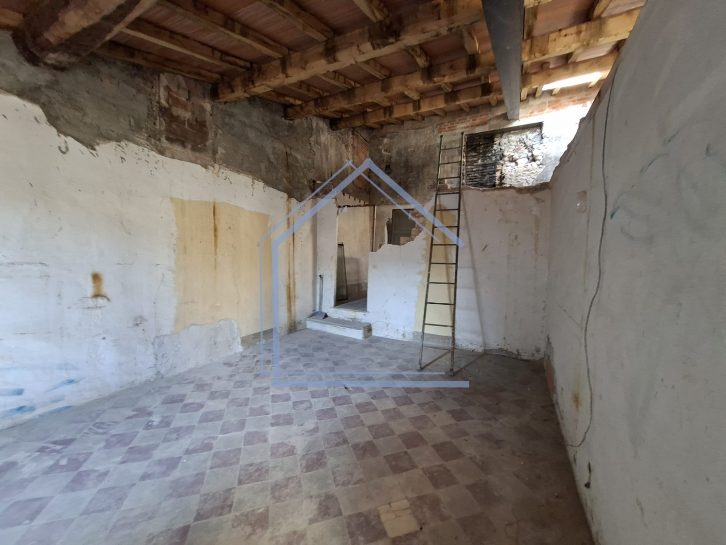 Casa indipendente da ristrutturare, Camaiore centro