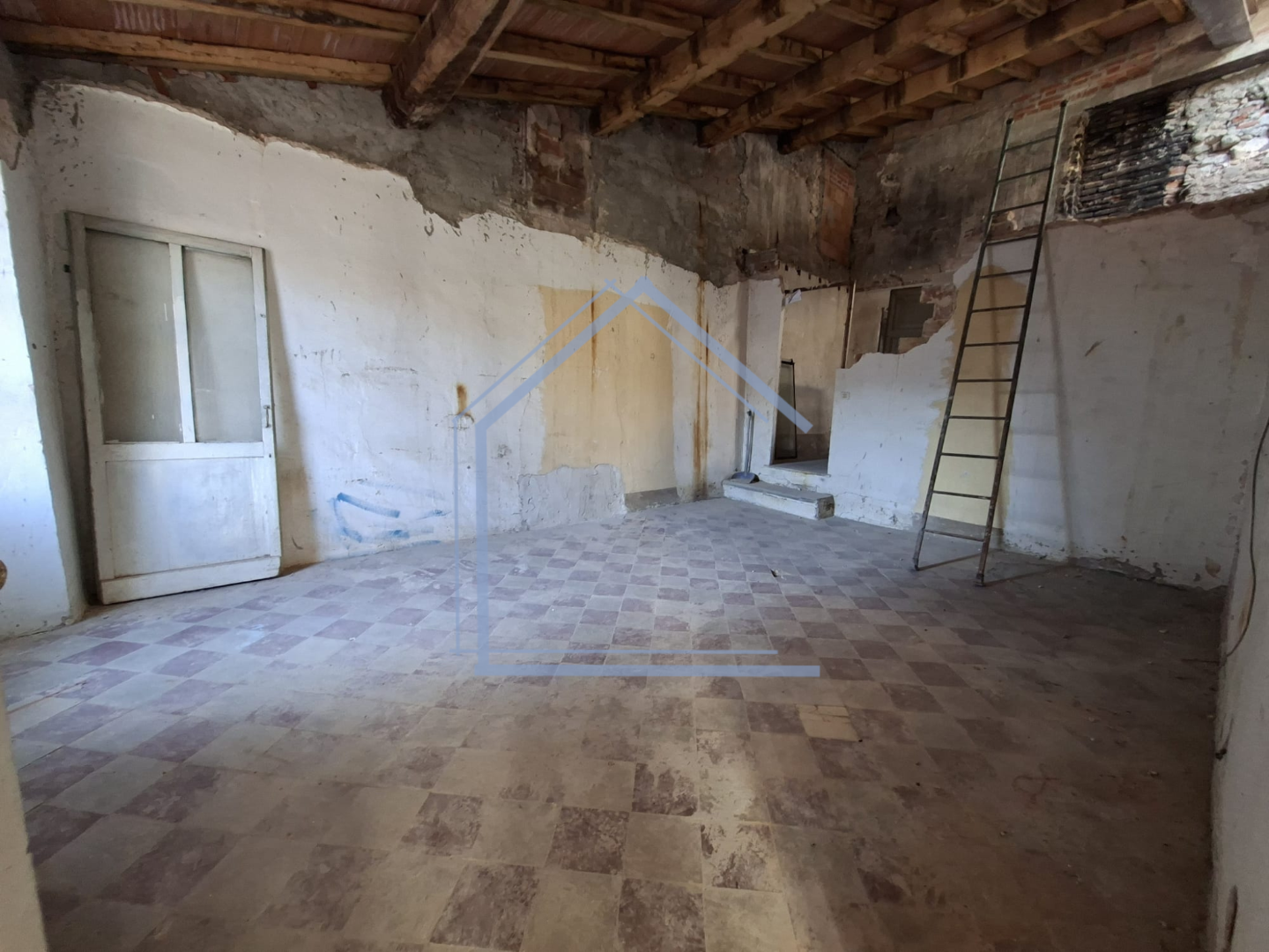 Casa indipendente da ristrutturare, Camaiore centro