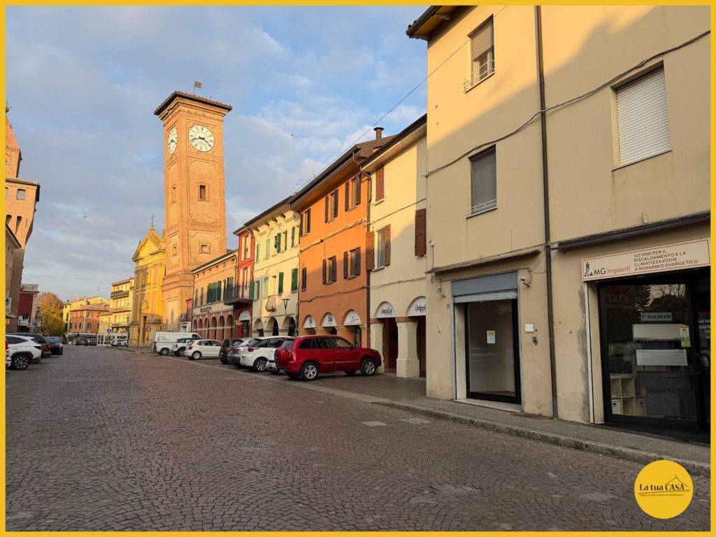 Locale commerciale in affitto a Molinella