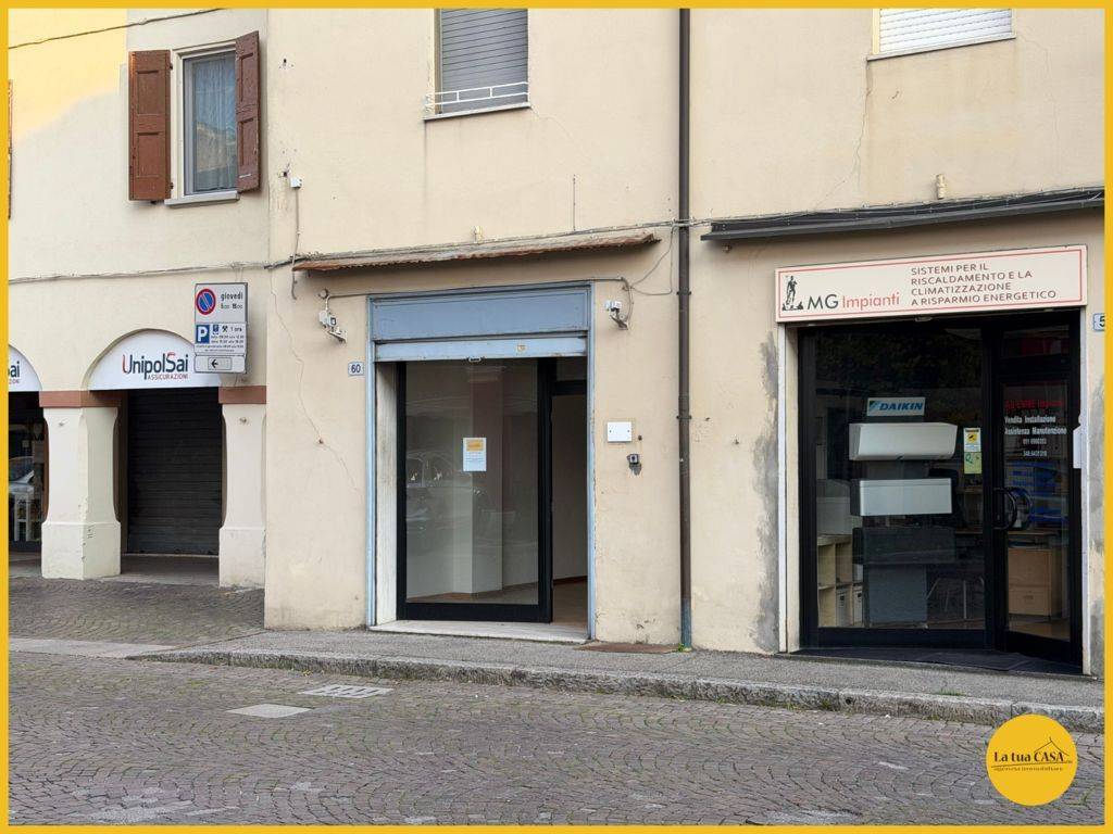 Locale commerciale in affitto a Molinella