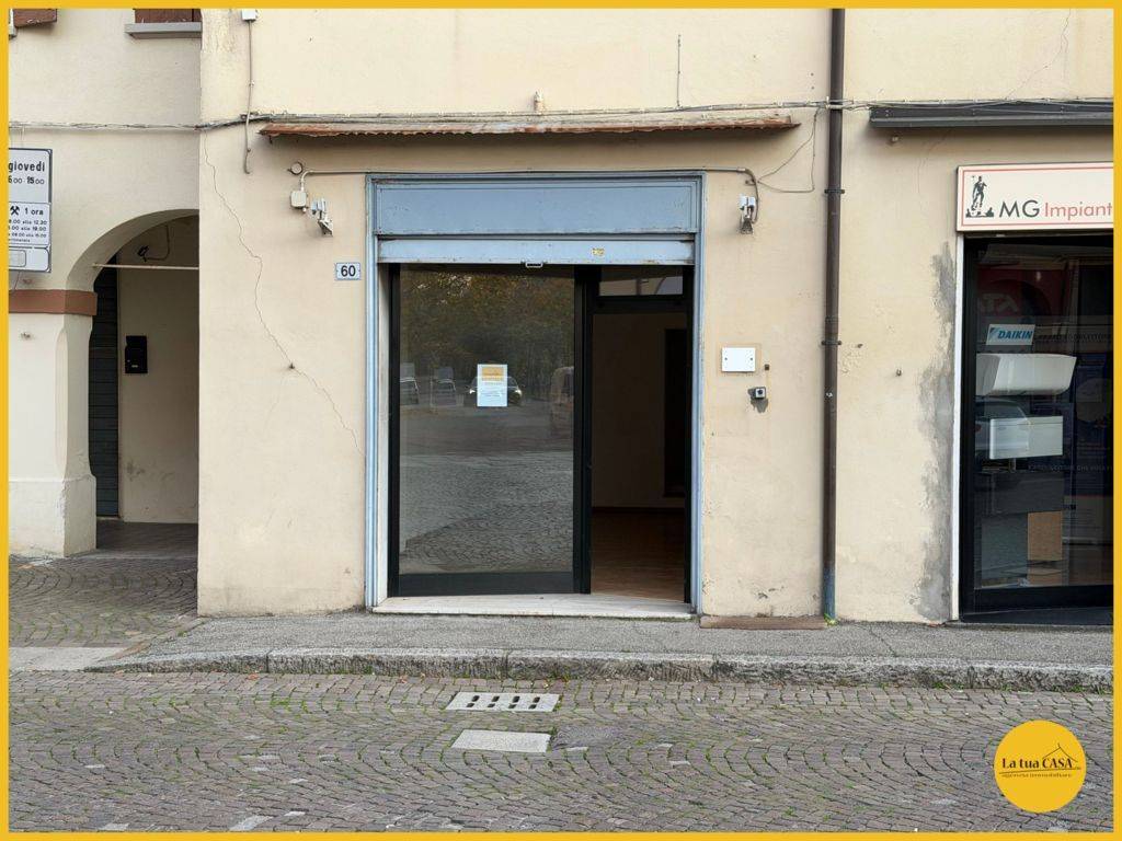 Locale commerciale in affitto a Molinella