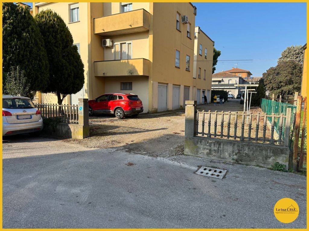 Box o garage in vendita a Molinella