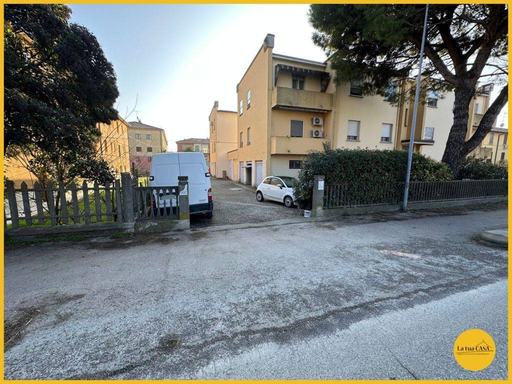 Box o garage in vendita a Molinella