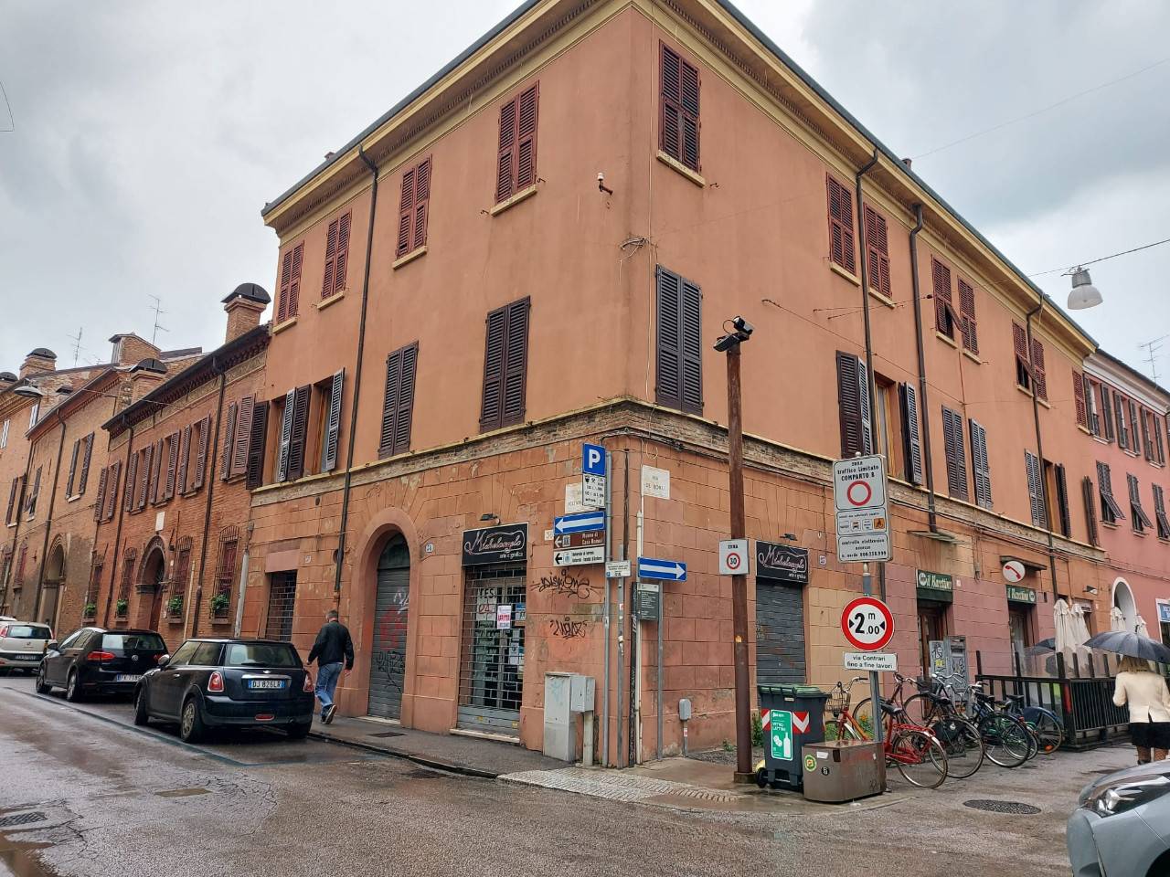 Locale commerciale in affitto a Ferrara, Centro storico