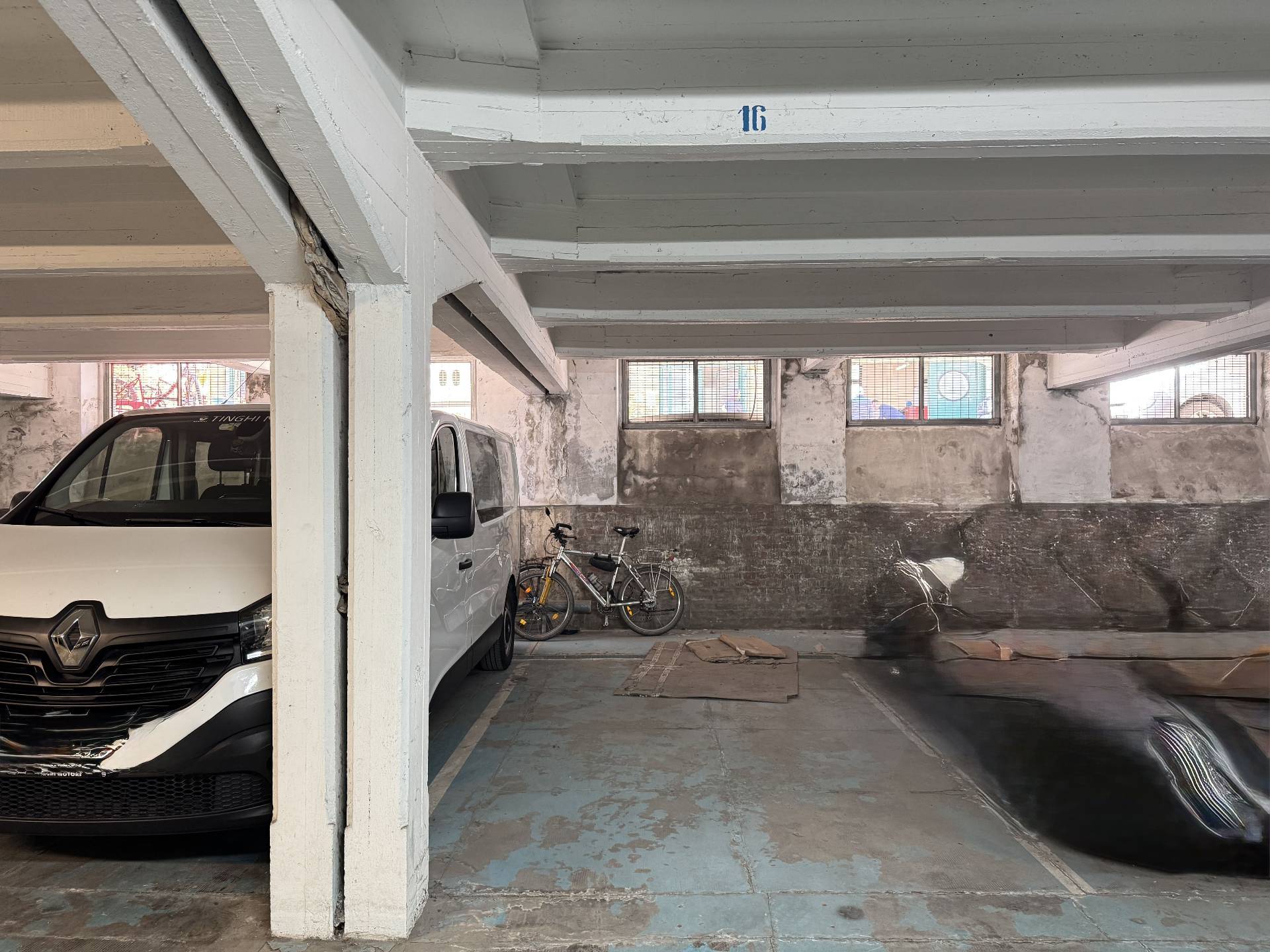 Posto auto coperto in vendita a Ferrara, Entro Mura