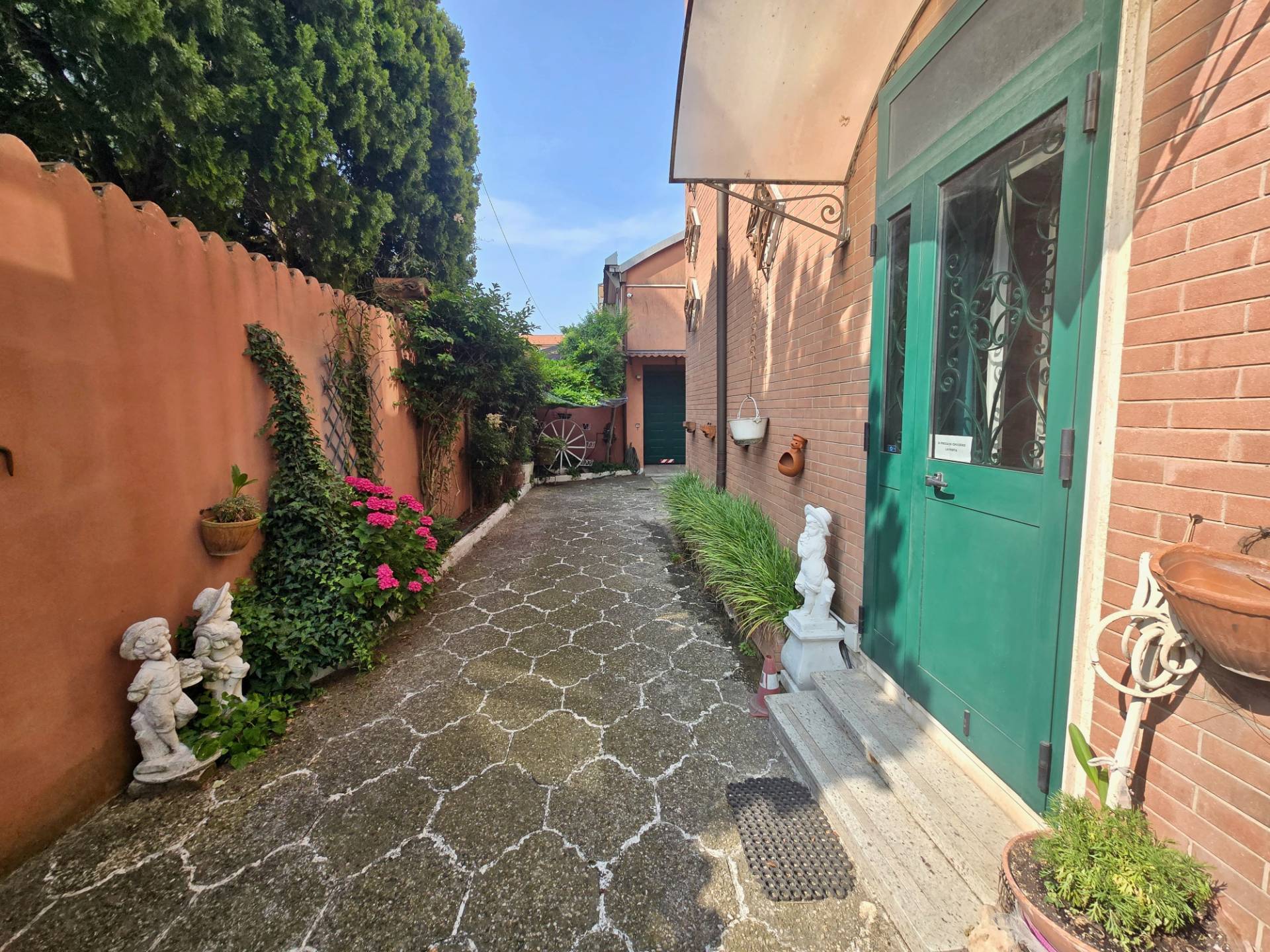 casa indipendente in vendita a Ferrara in zona Centro Storico