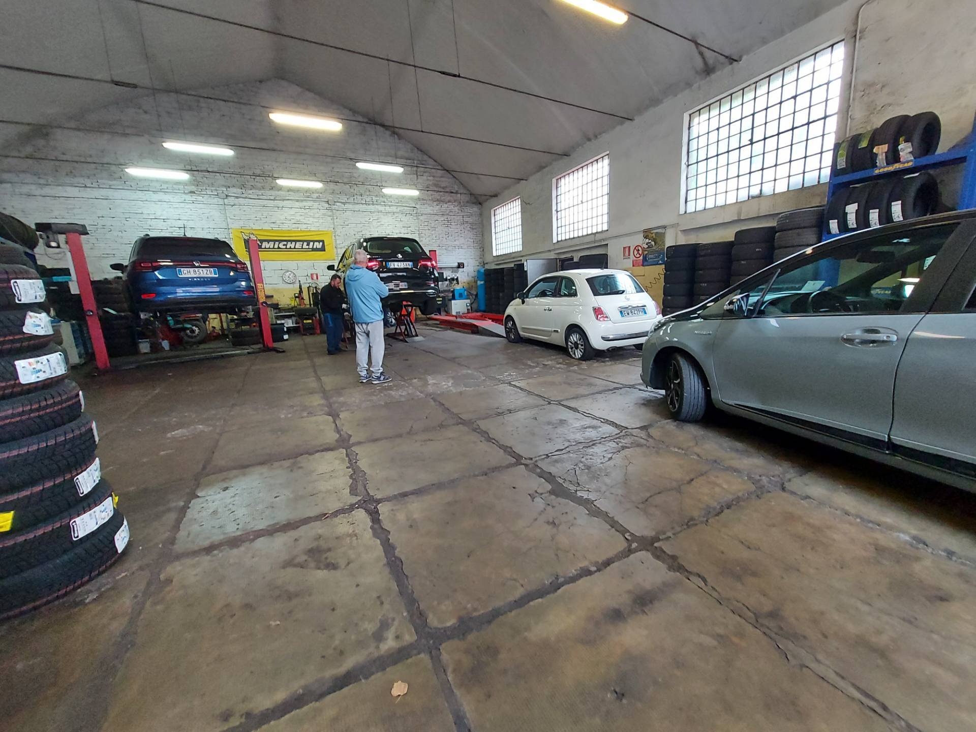 Locale commerciale in affitto a Ferrara, Via Bologna