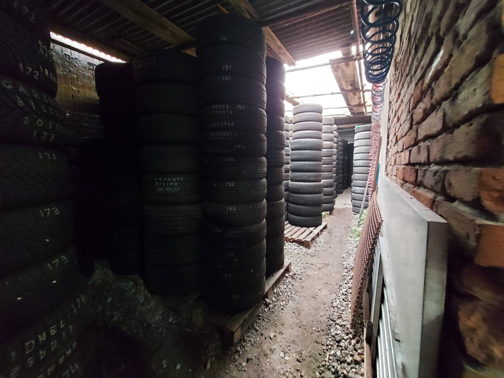 Locale commerciale in affitto a Ferrara, Via Bologna