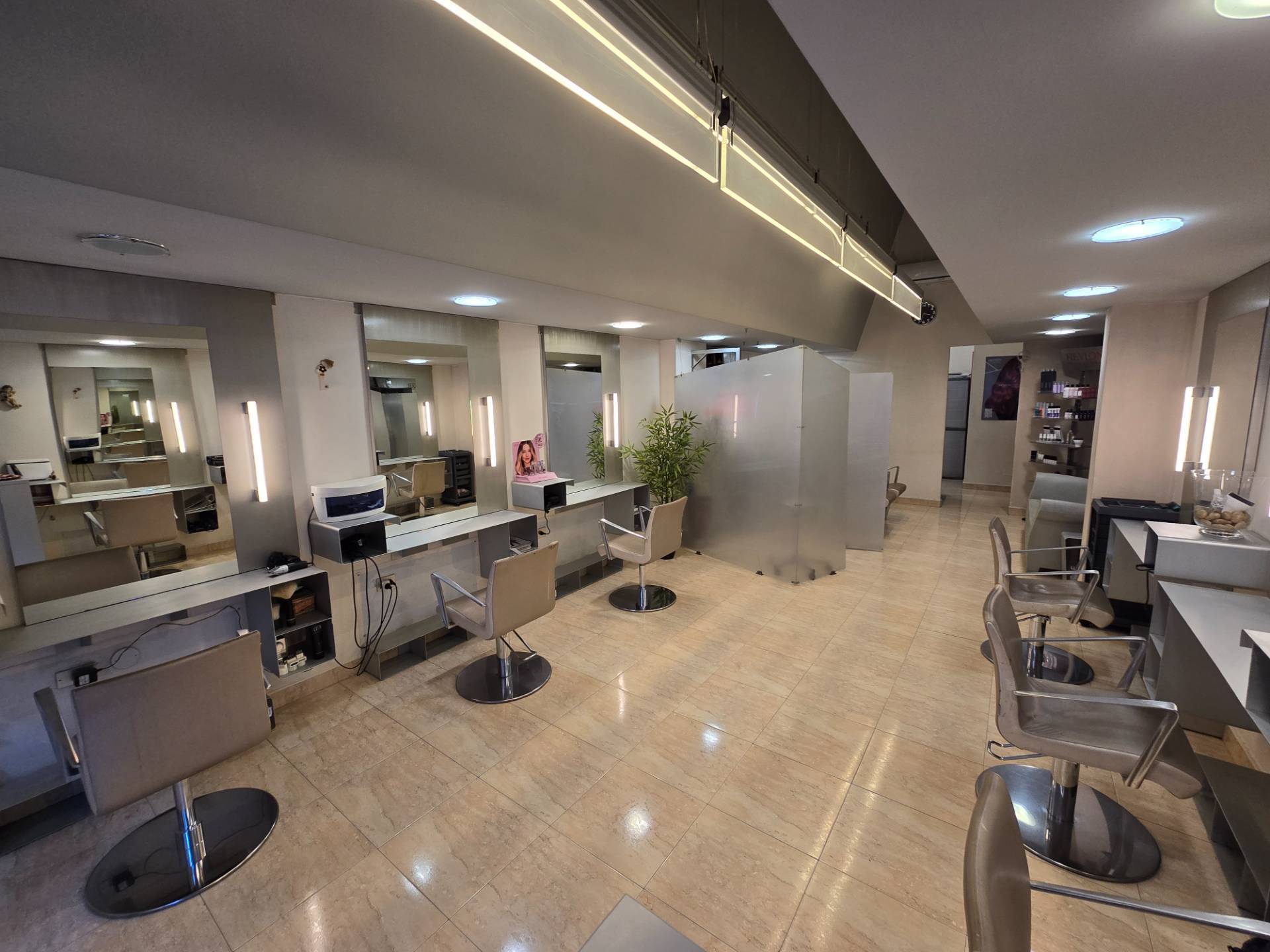 Locale commerciale in vendita a Ferrara, Centro storico