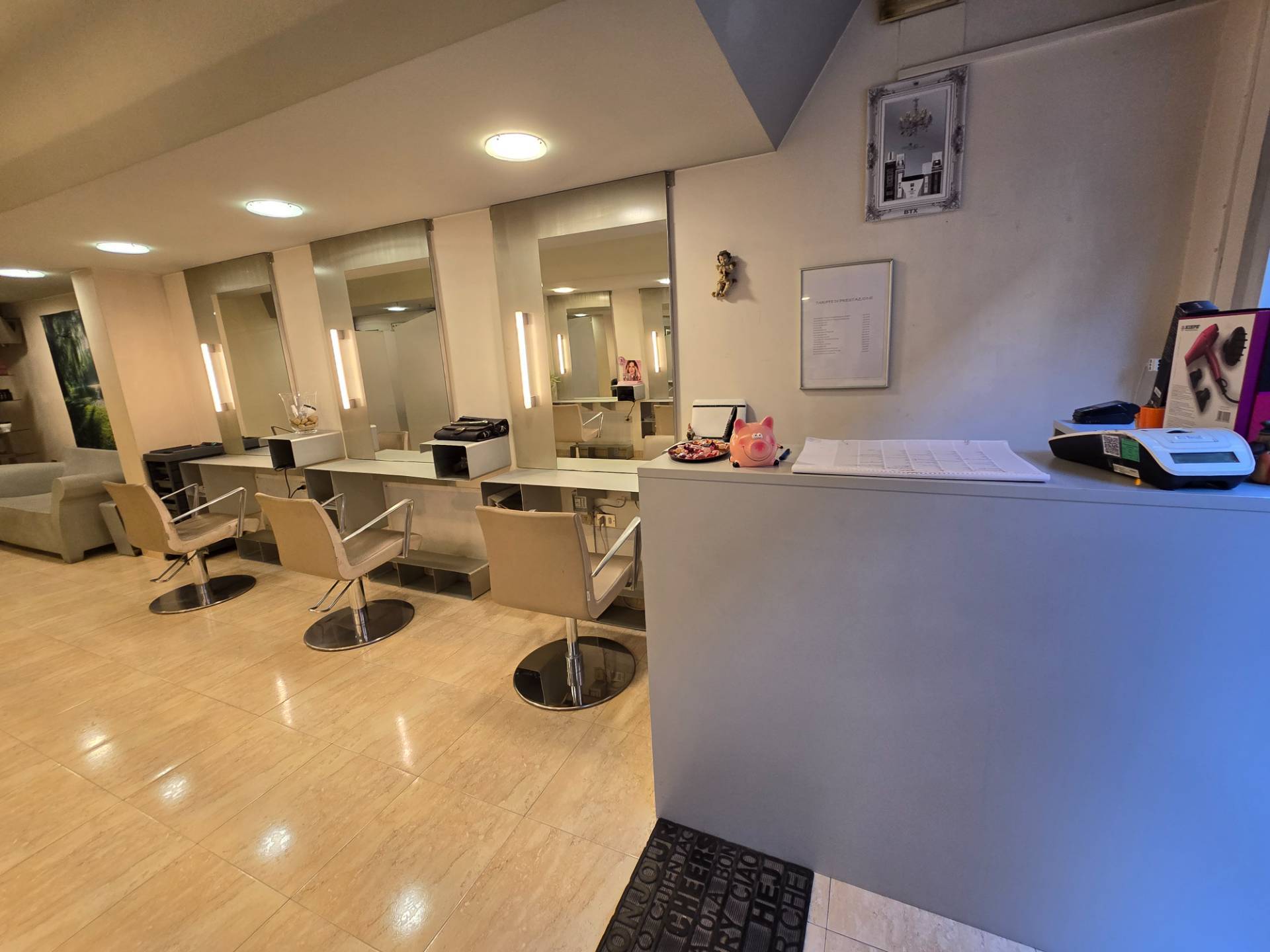 Locale commerciale in vendita a Ferrara, Centro storico