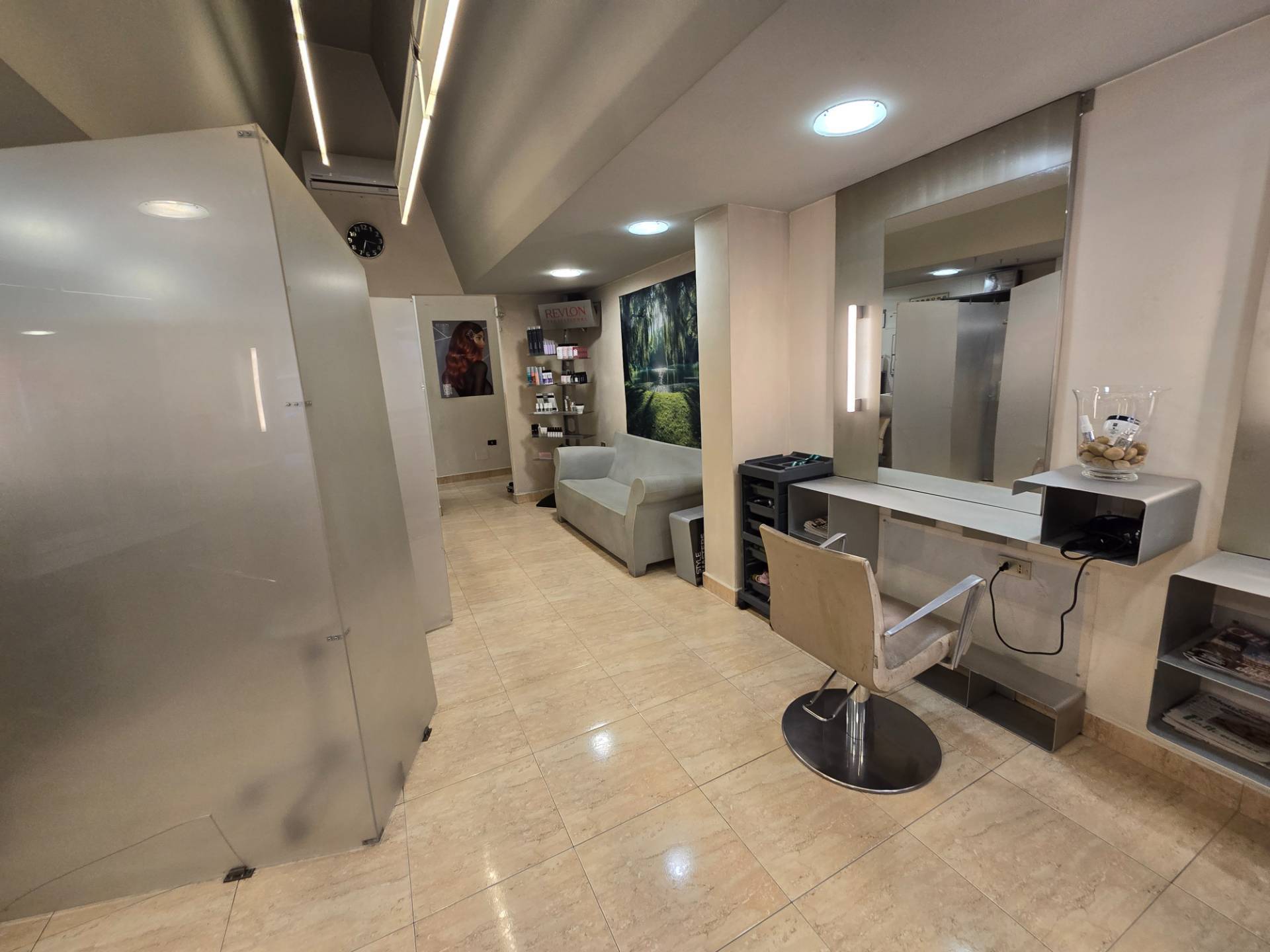 Locale commerciale in vendita a Ferrara, Centro storico