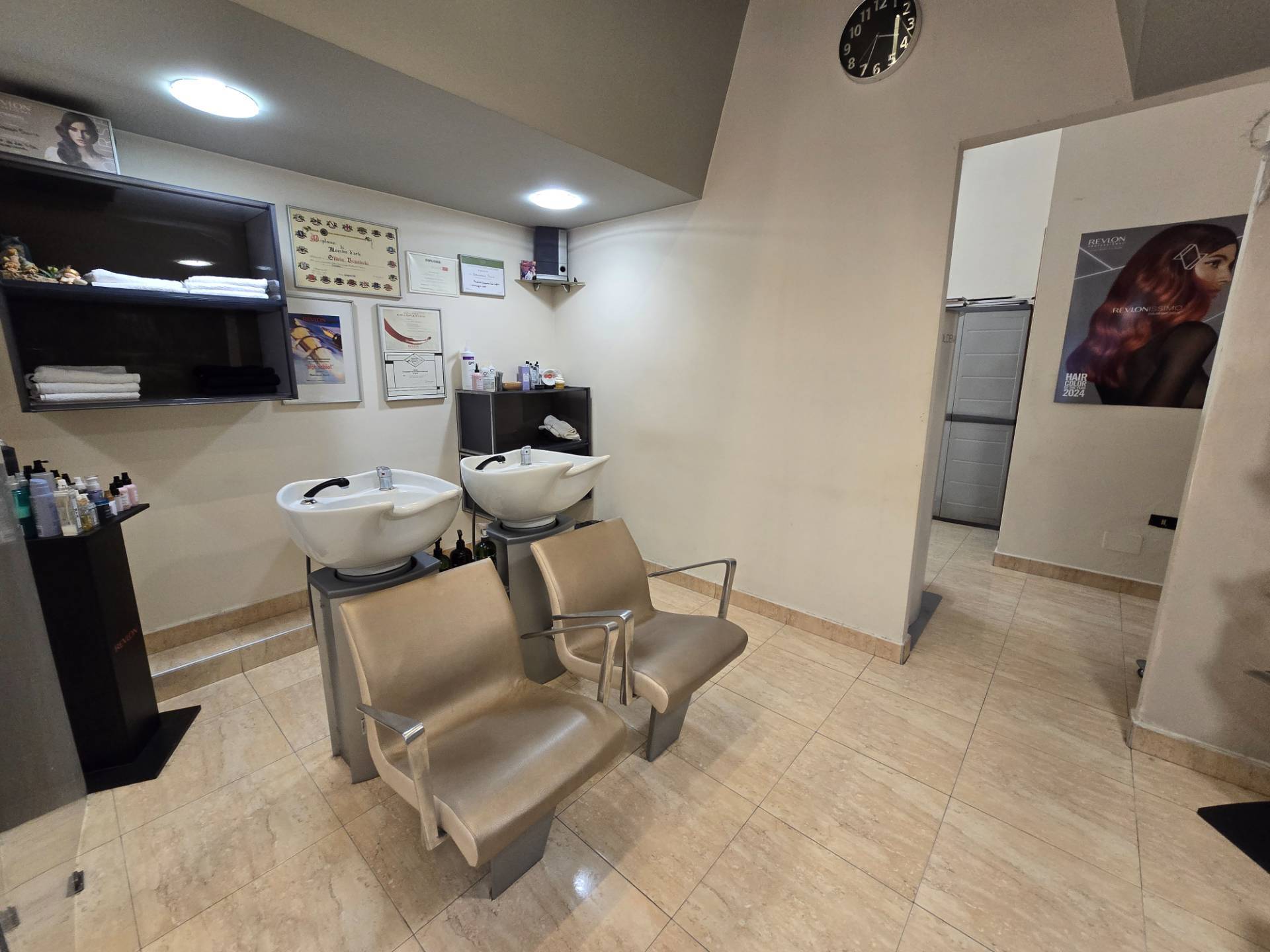 Locale commerciale in vendita a Ferrara, Centro storico