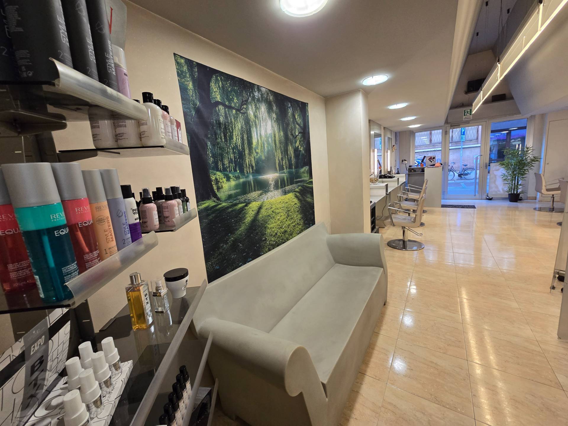 Locale commerciale in vendita a Ferrara, Centro storico