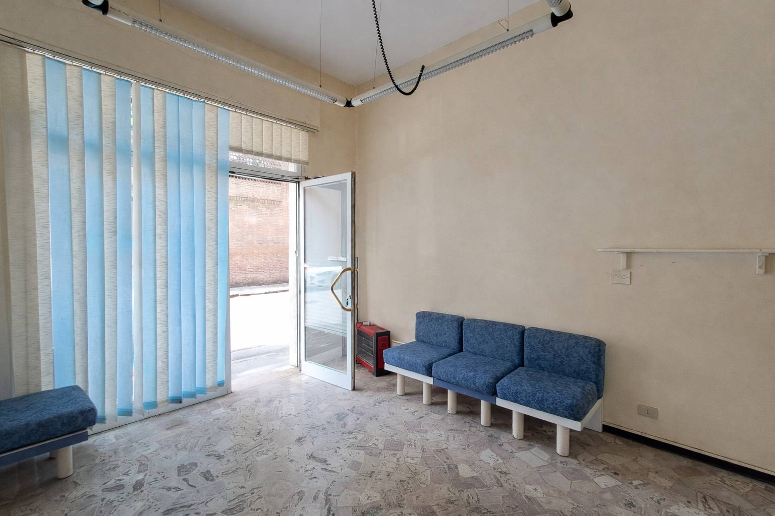 Locale commerciale in affitto a Ferrara, Centro storico