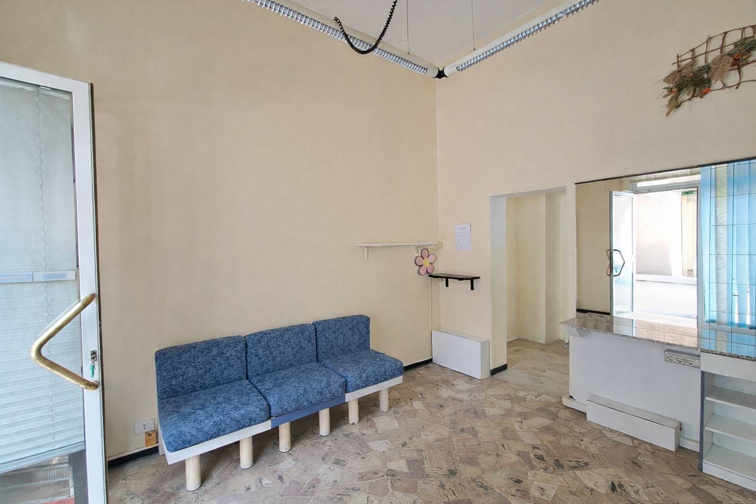 Locale commerciale in affitto a Ferrara, Centro storico