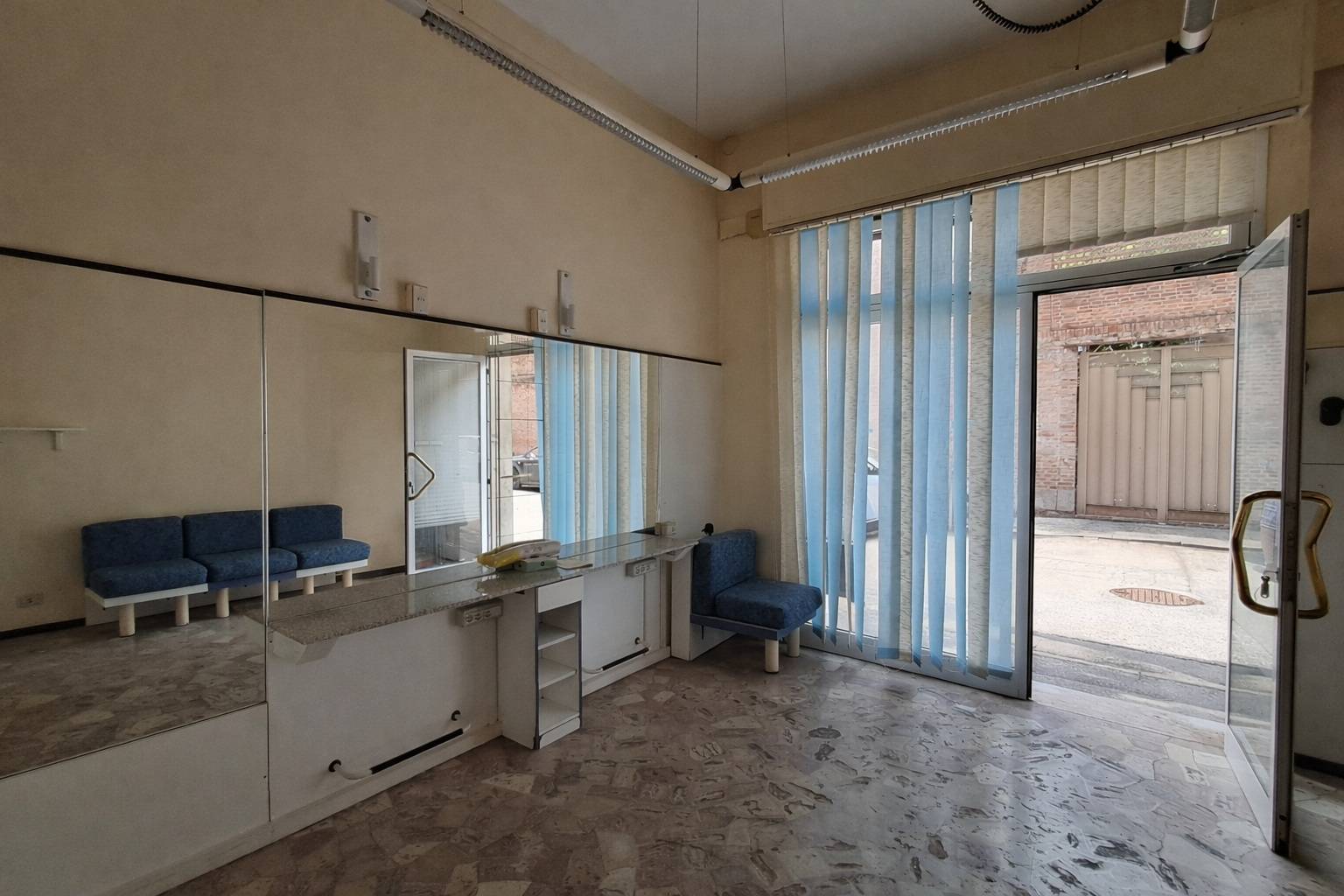 Locale commerciale in affitto a Ferrara, Centro storico