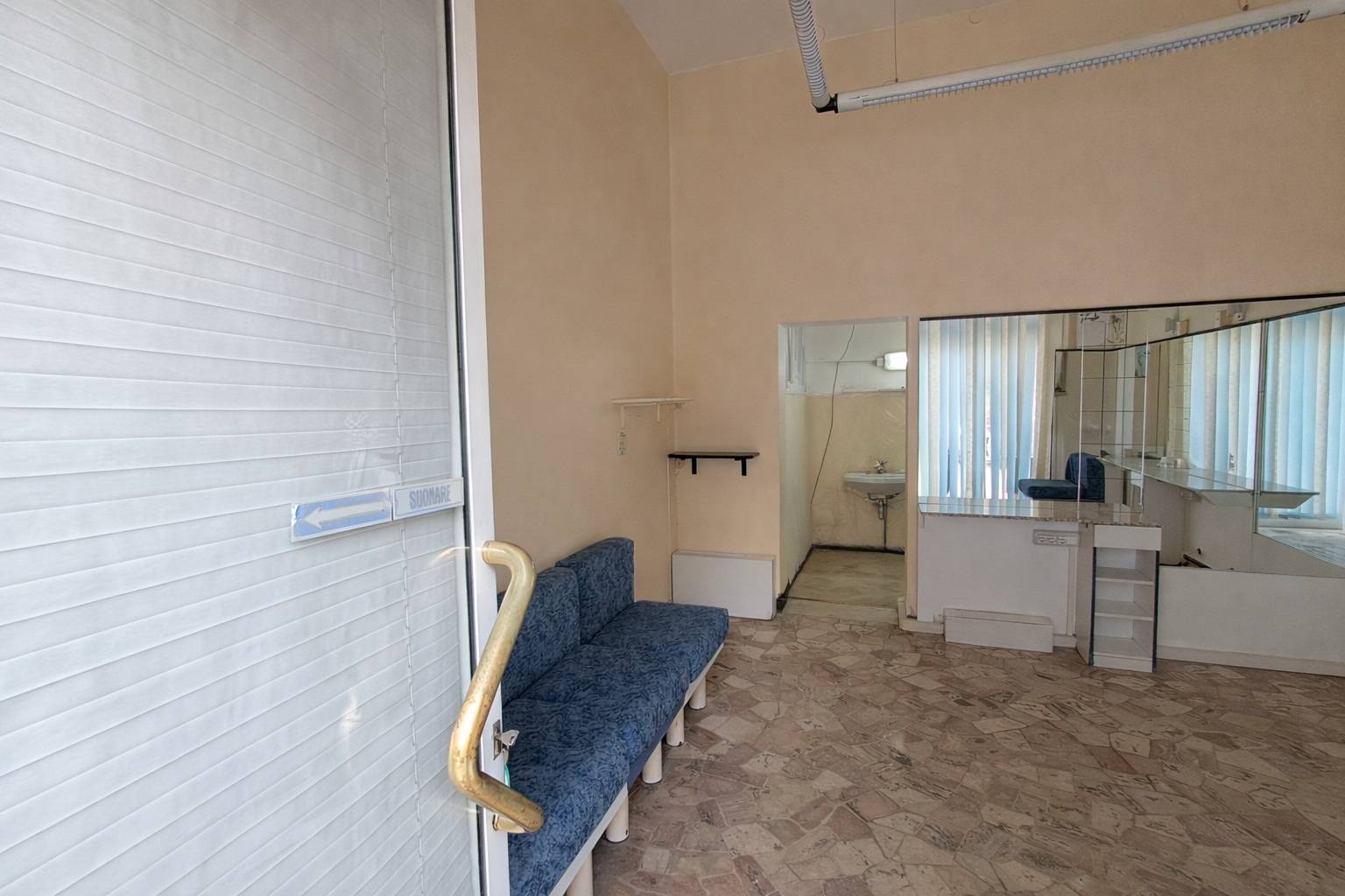 Locale commerciale in affitto a Ferrara, Centro storico