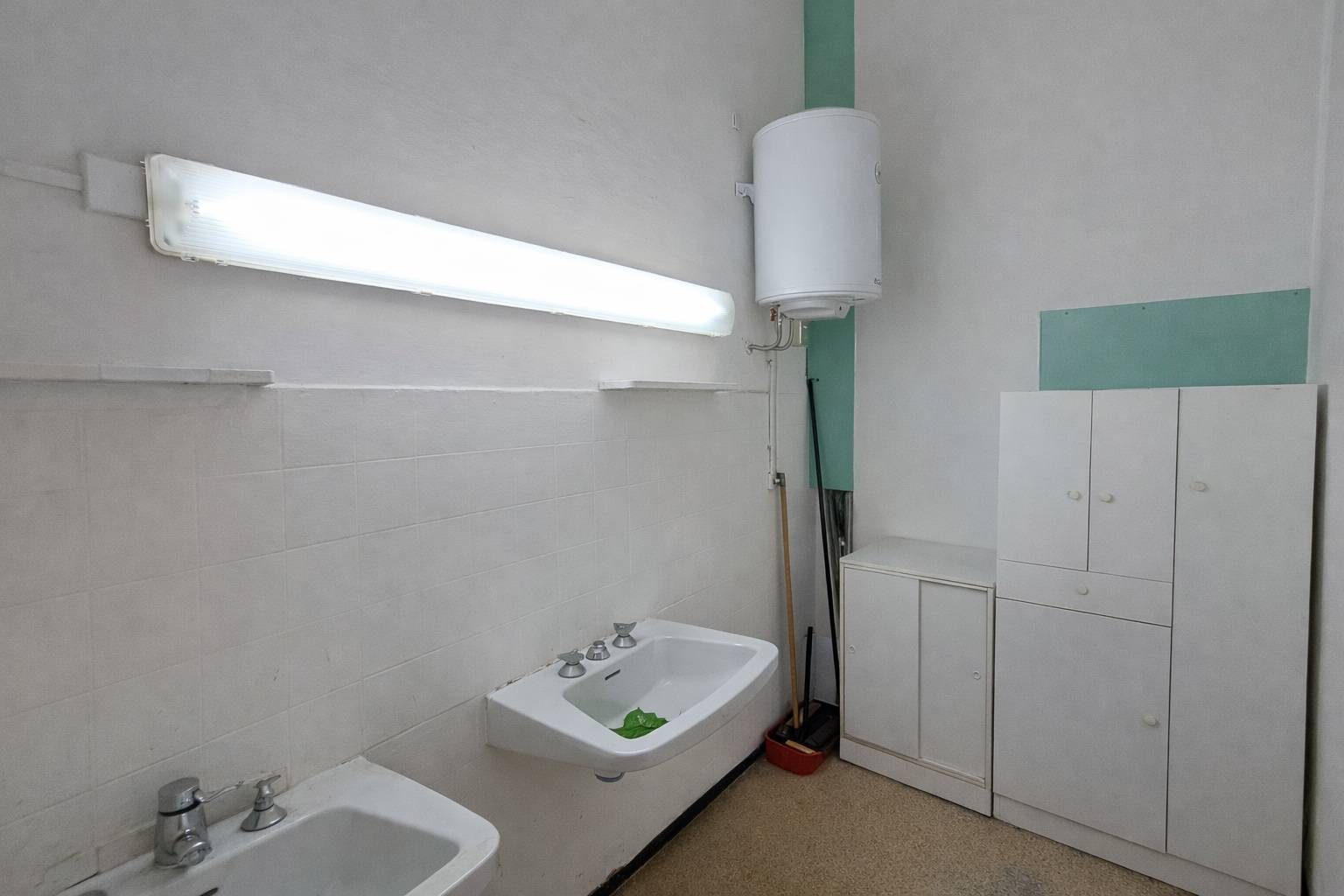 Locale commerciale in affitto a Ferrara, Centro storico