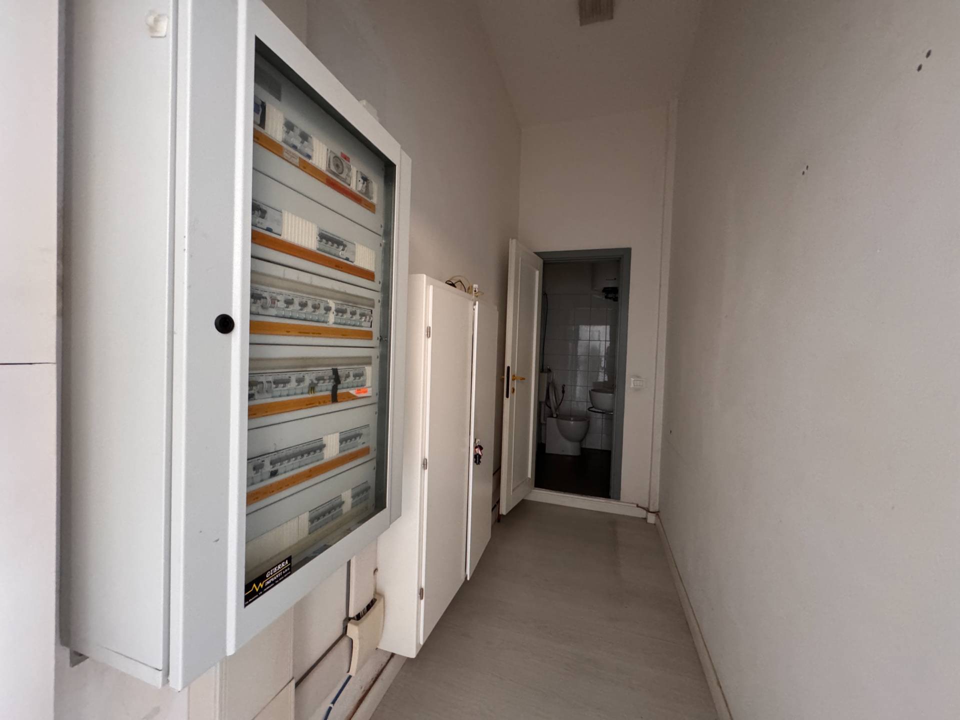 Locale commerciale in vendita a Ferrara, Entro Mura