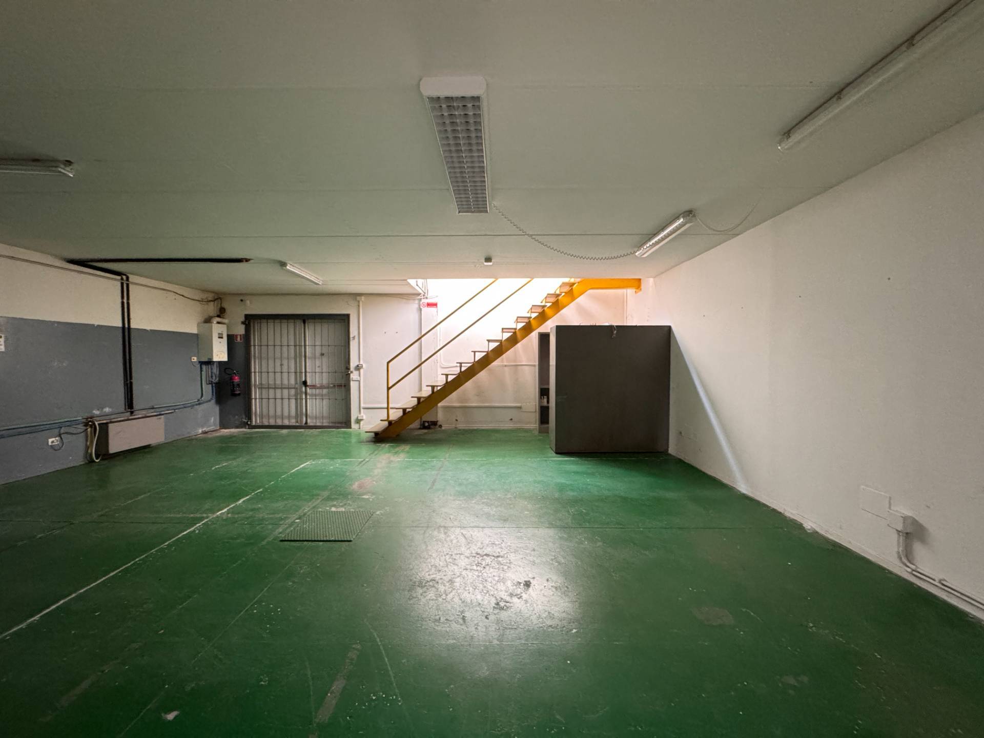 Locale commerciale in affitto a Ferrara, Entro Mura