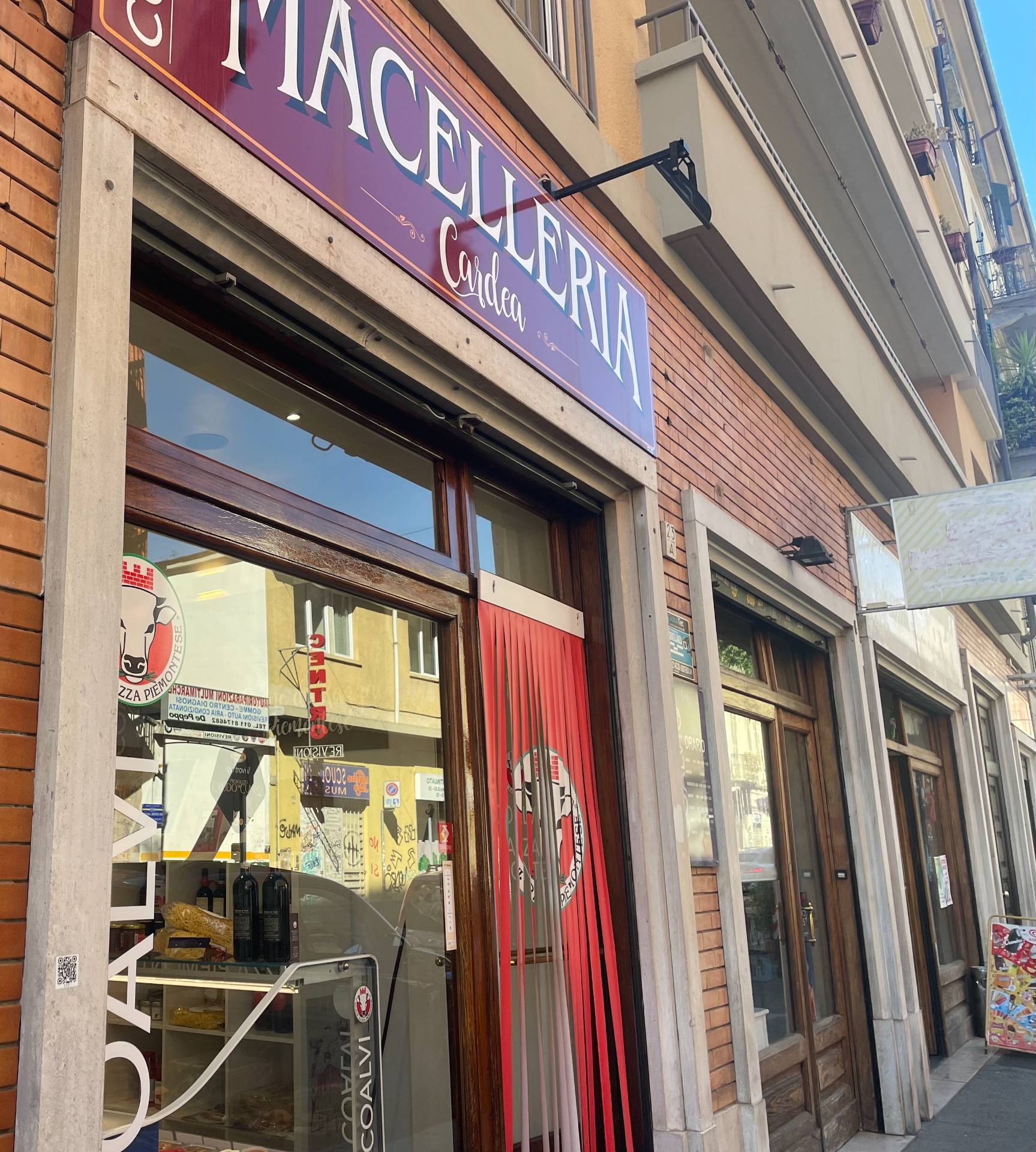 Locale commerciale in vendita a Torino, Vanchiglia
