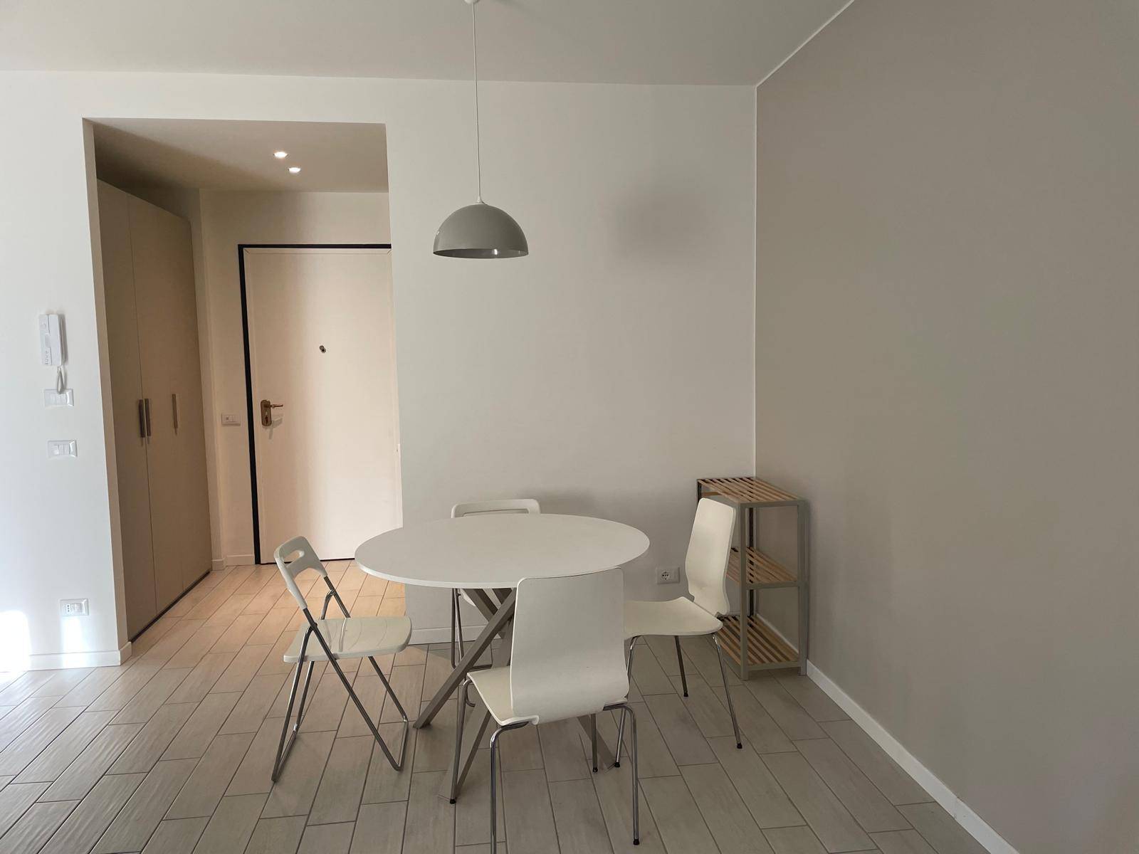 Appartamento in affitto a Milano, De Angeli