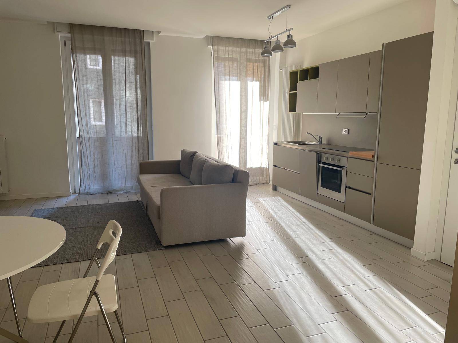 Appartamento in affitto a Milano, De Angeli