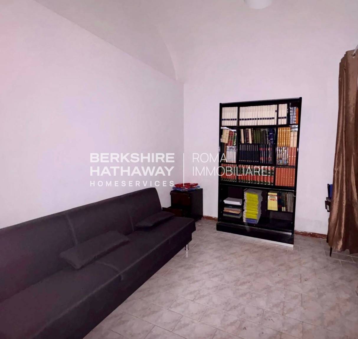 Edificio commerciale o terziario in vendita a Roma, Centro Storico