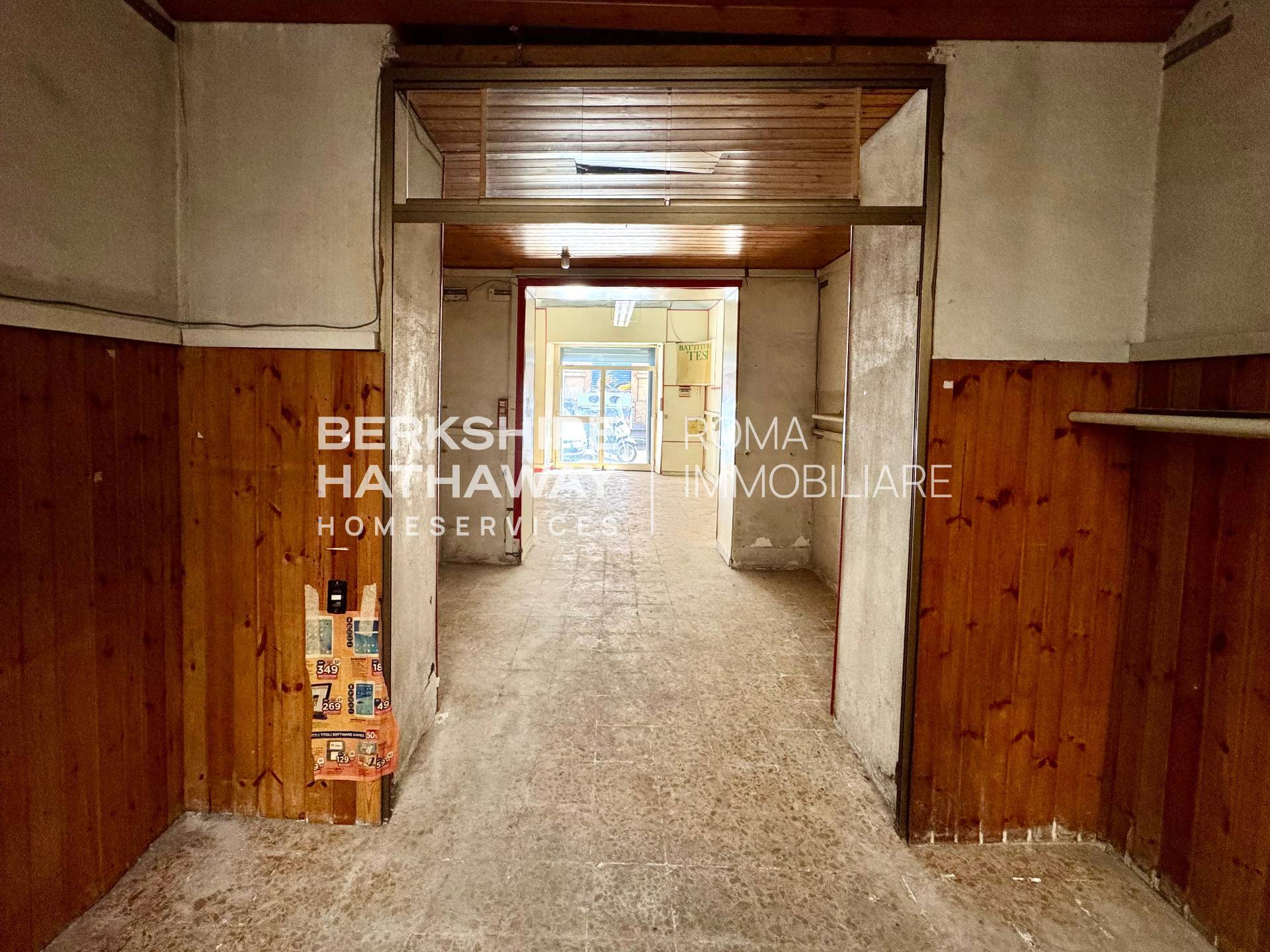 Locale commerciale in affitto a Roma, Salario