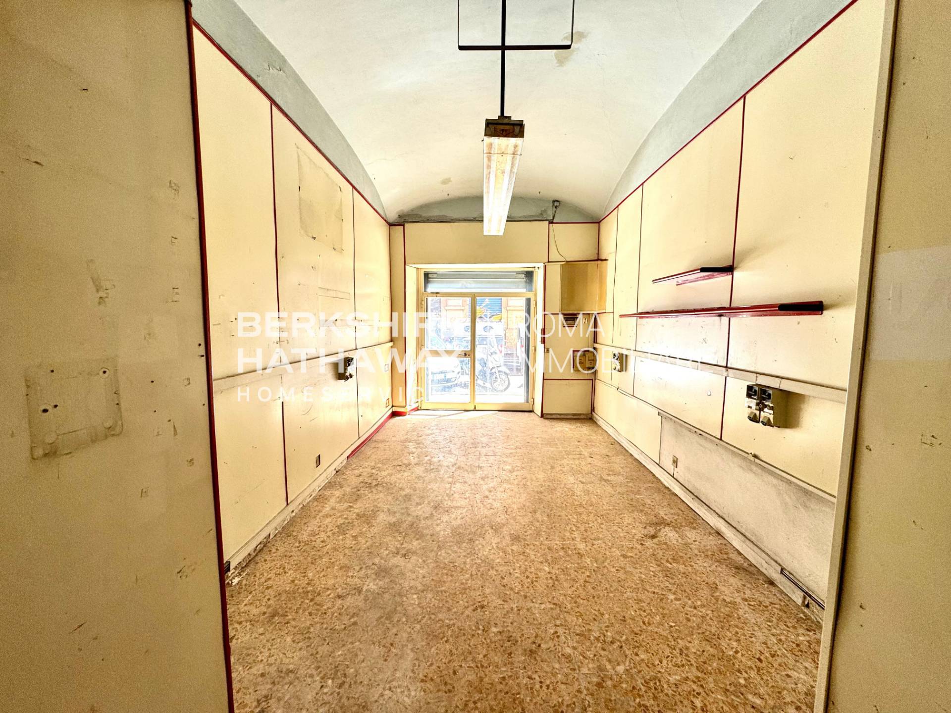 Locale commerciale in affitto a Roma, Salario