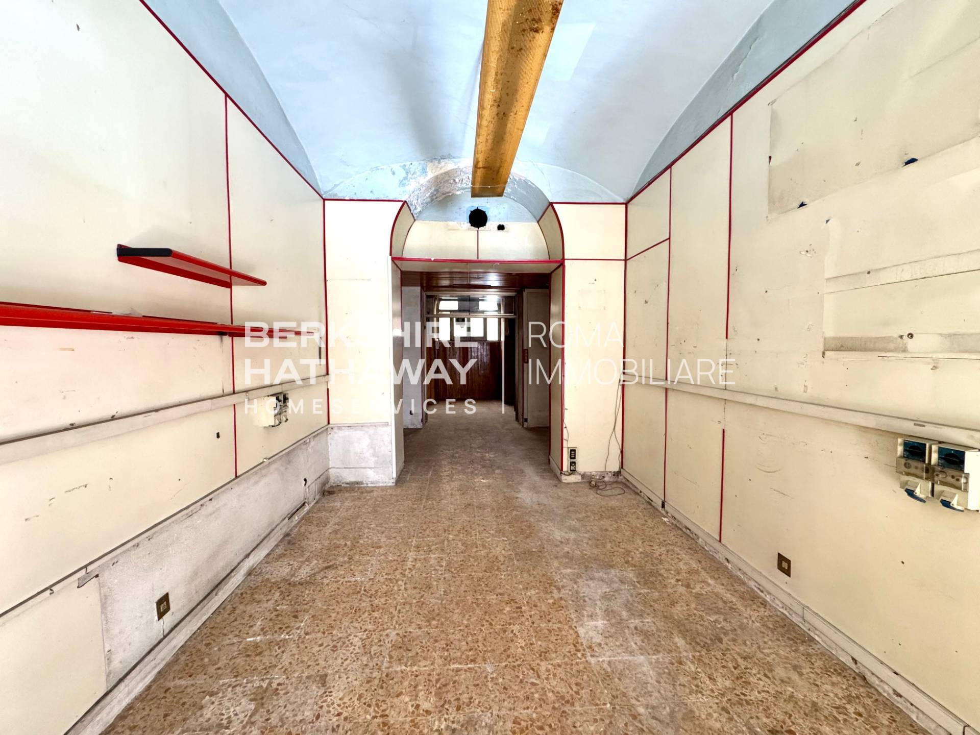 Locale commerciale in affitto a Roma, Salario