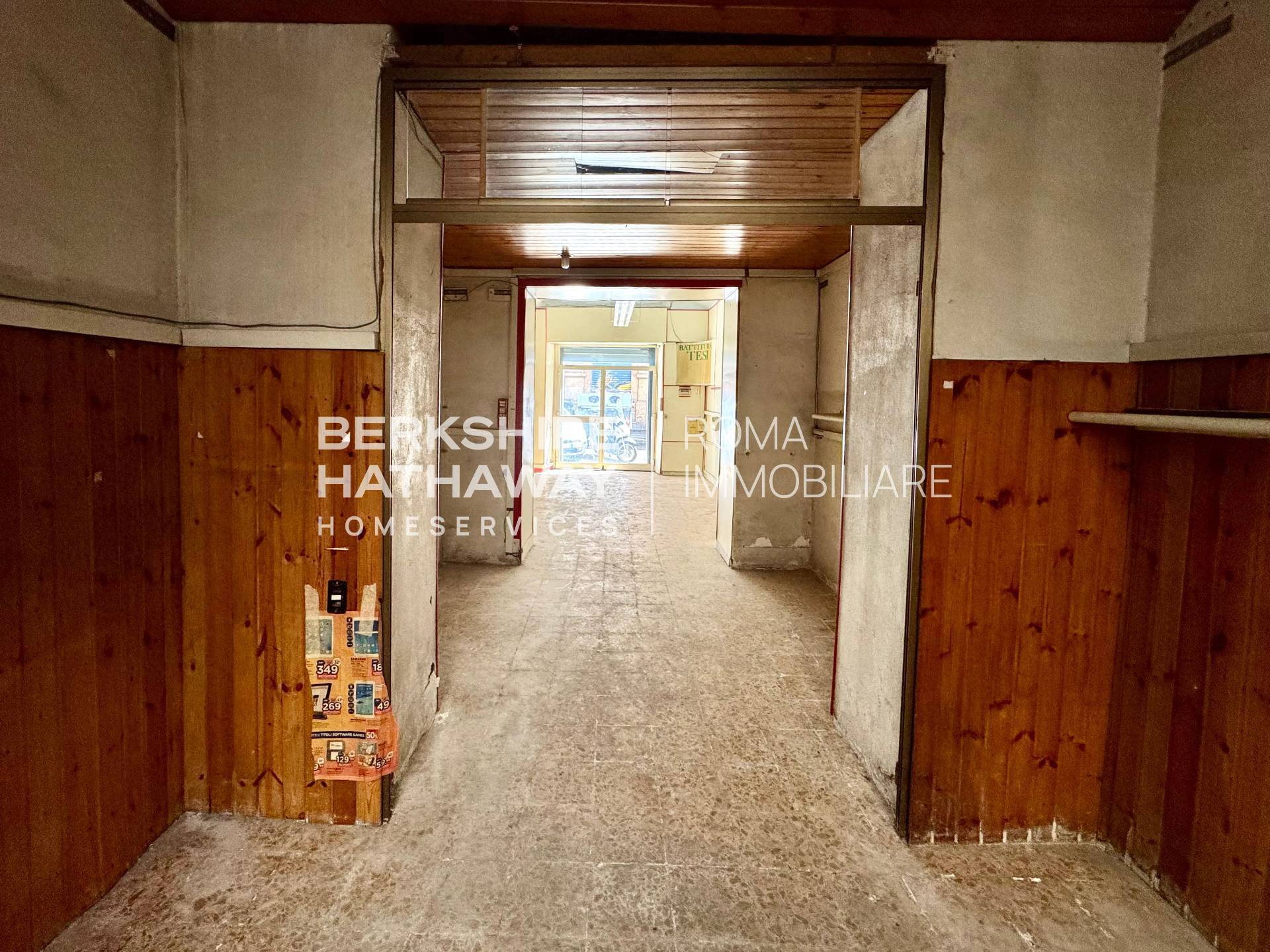 Locale commerciale in affitto a Roma, Salario