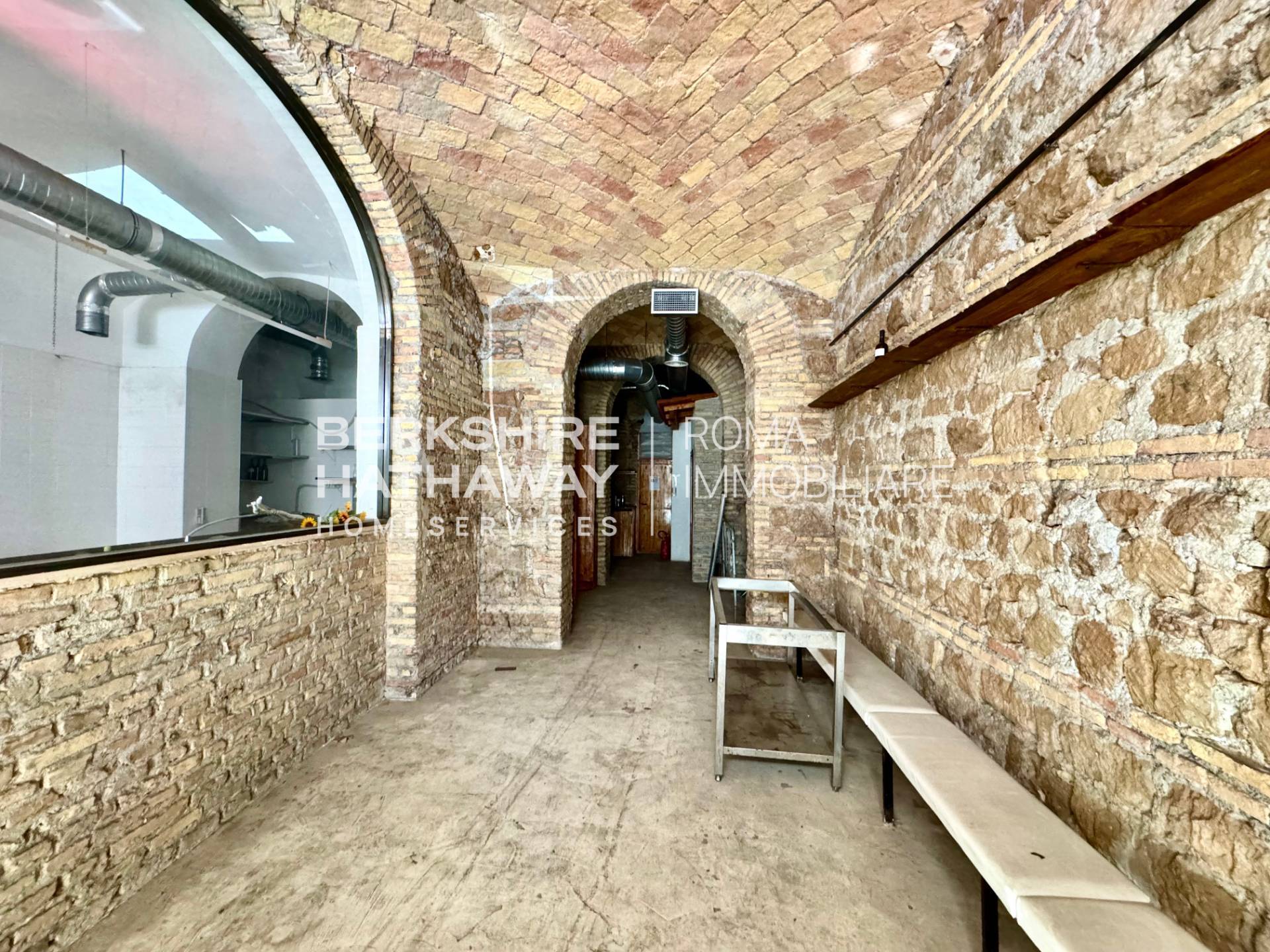 Locale commerciale in affitto a Roma, Salario