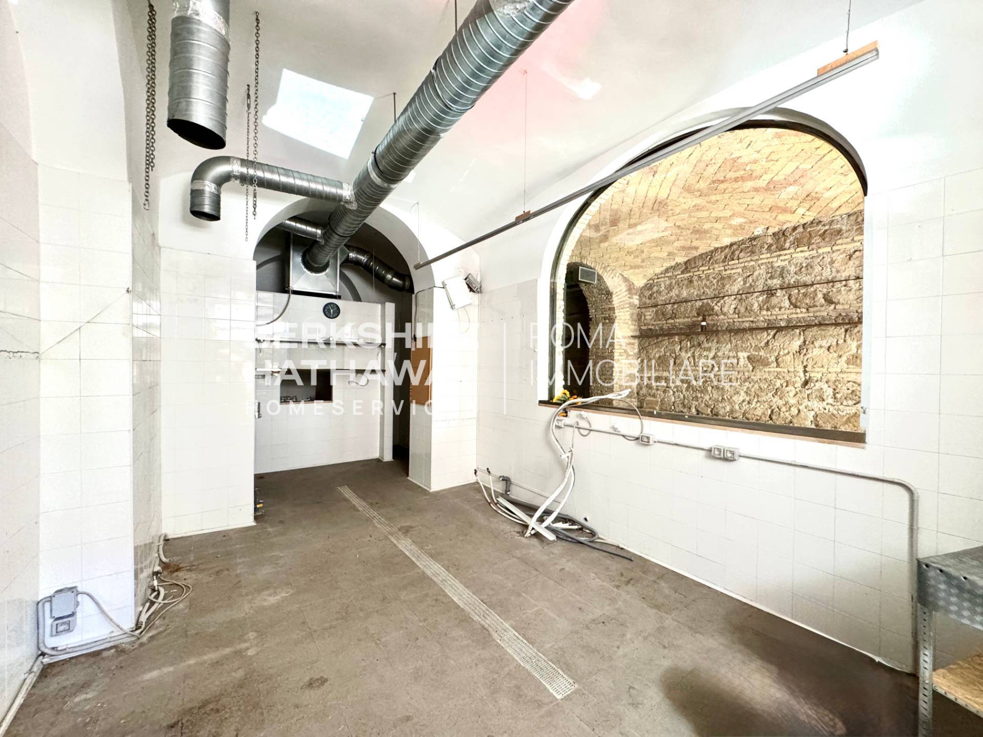 Locale commerciale in affitto a Roma, Salario