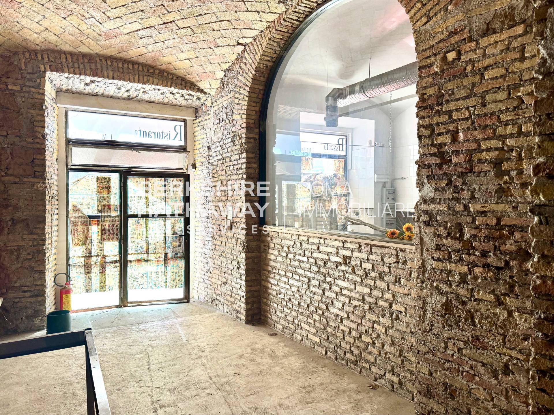 Locale commerciale in affitto a Roma, Salario