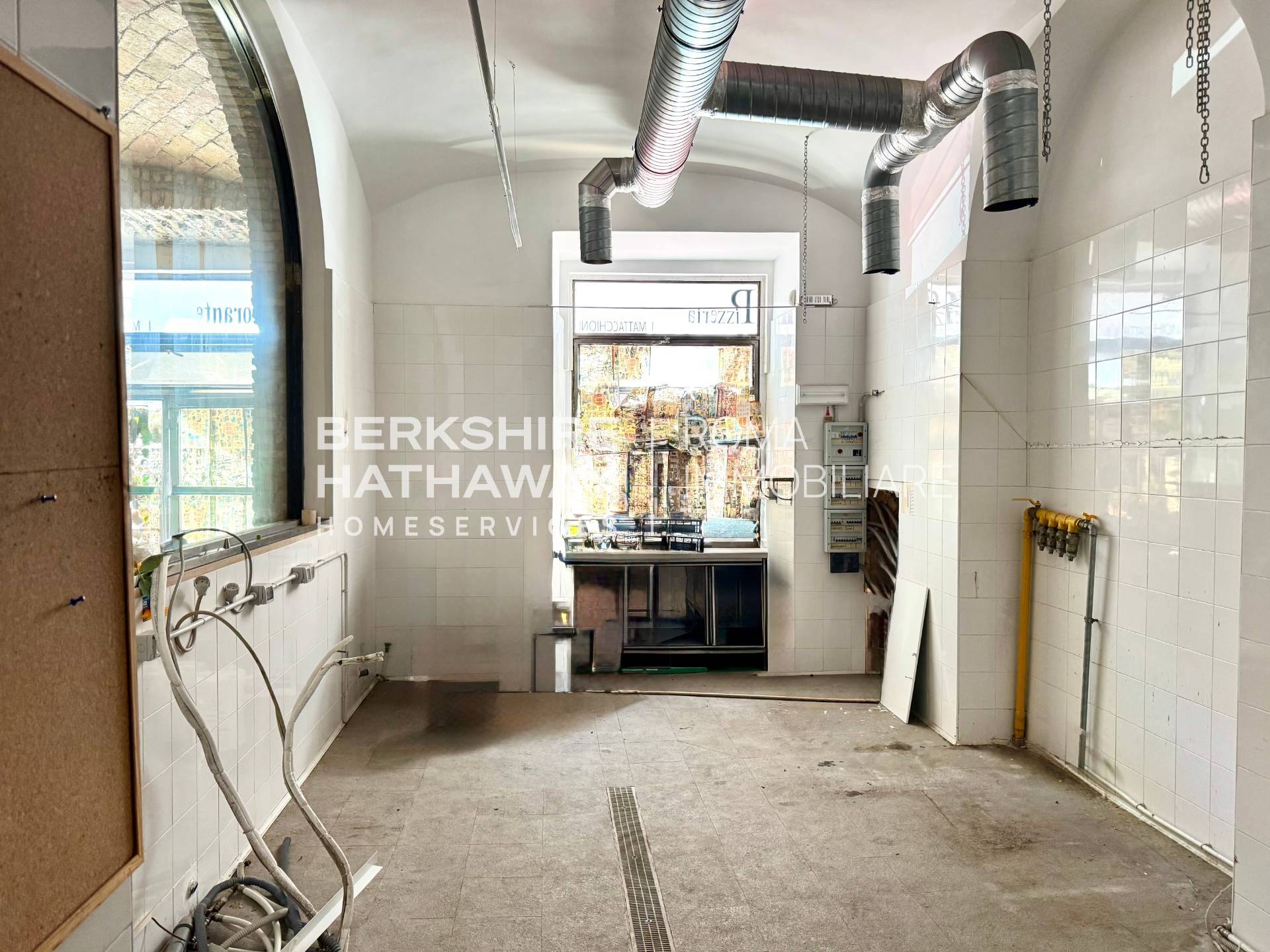 Locale commerciale in affitto a Roma, Salario