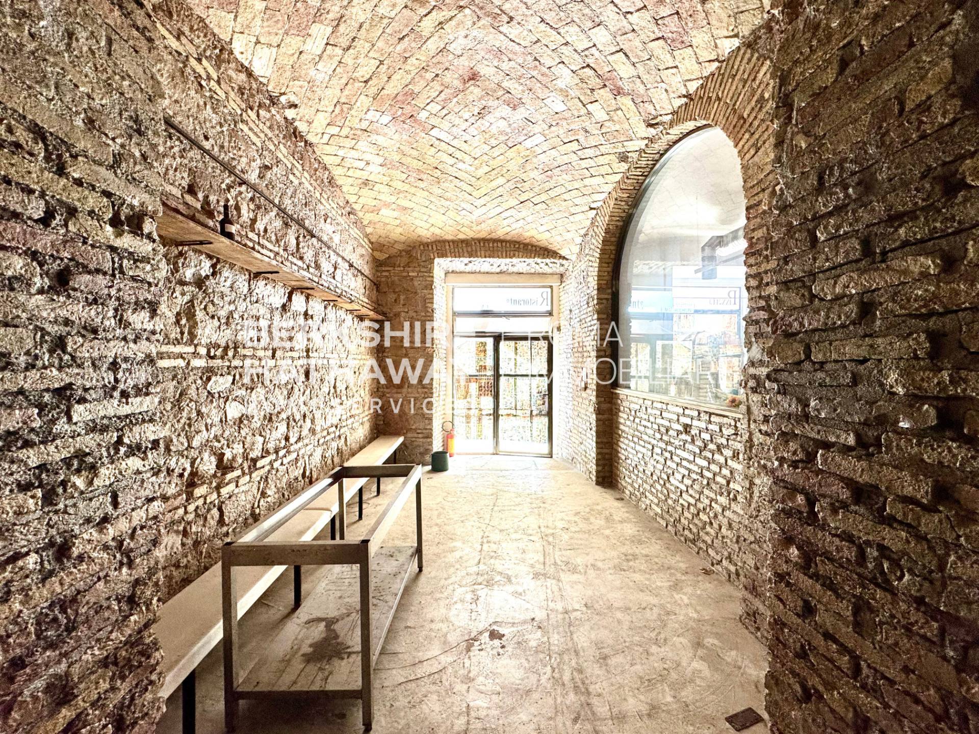 Locale commerciale in affitto a Roma, Salario