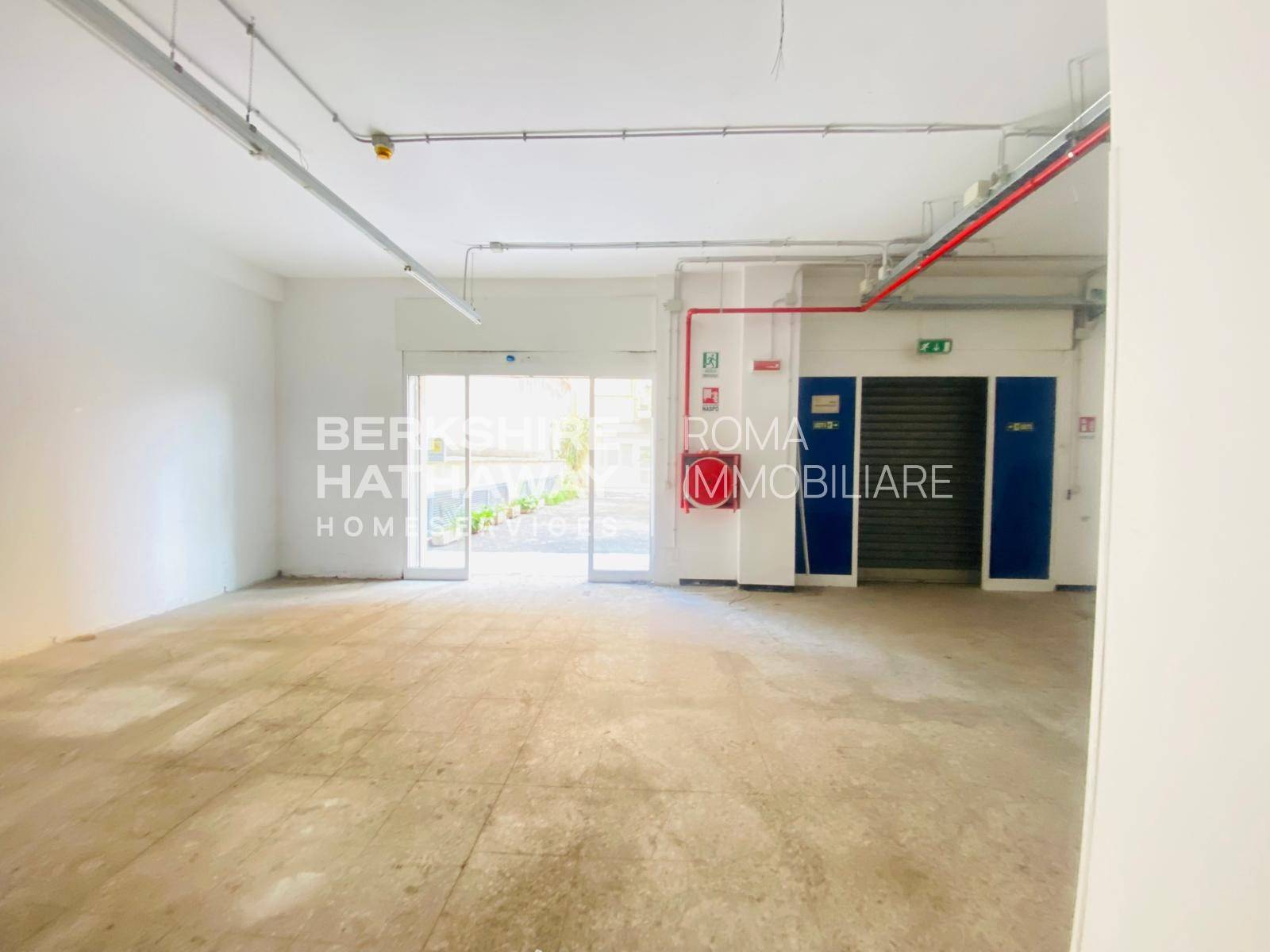 Locale commerciale in affitto a Roma