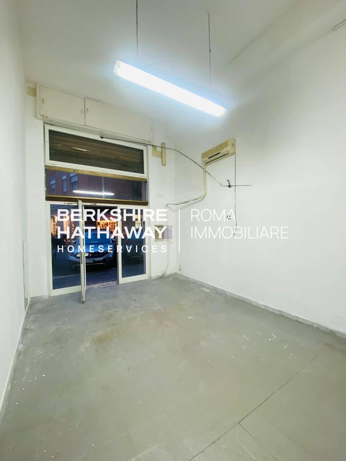 Locale commerciale in affitto a Roma, Camilluccia